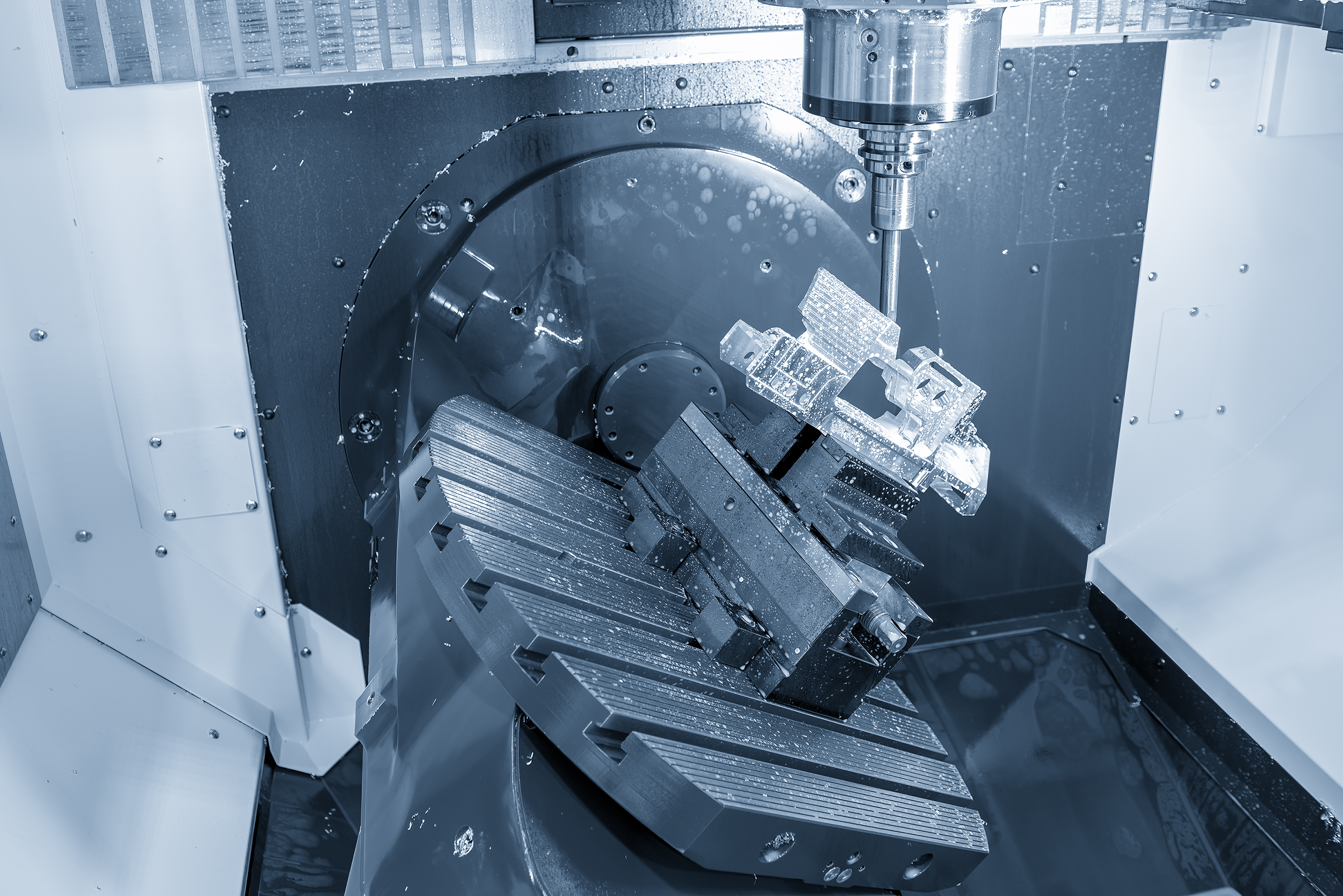 The 5-axis machining center table-tilt type cutting the aero space parts by indexable tool.