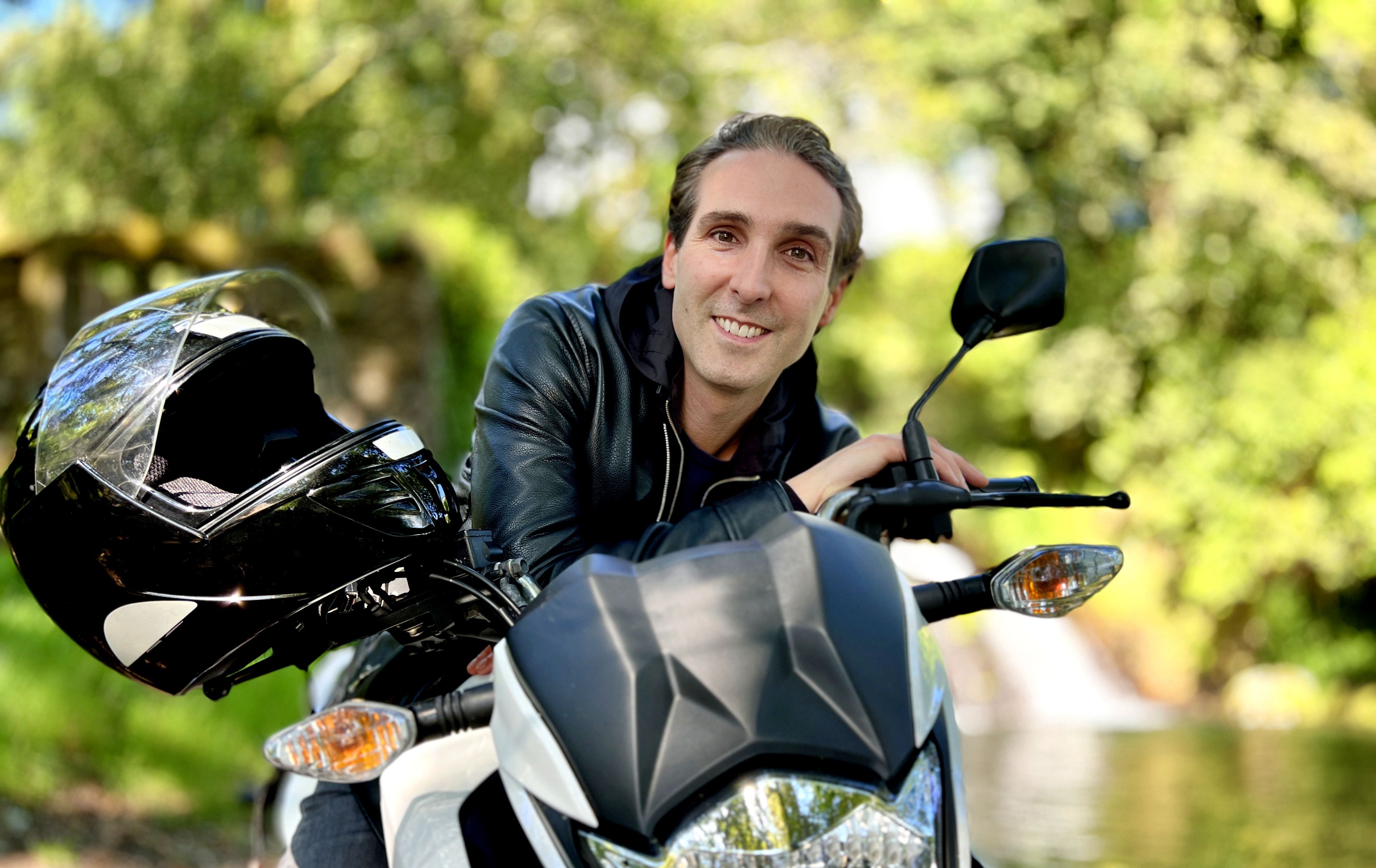 glücklicher kunde motorrad