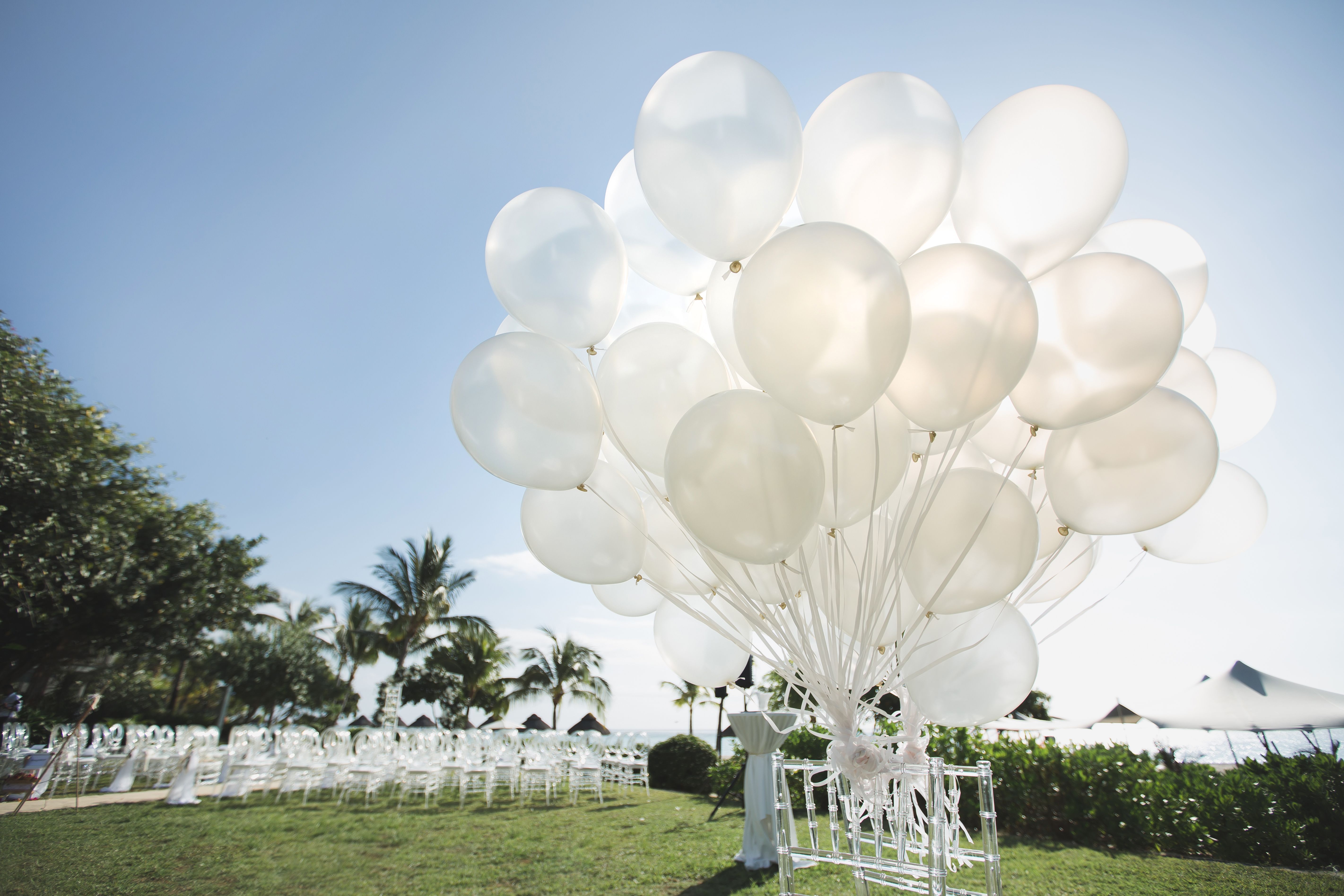outdoor wedding balloons