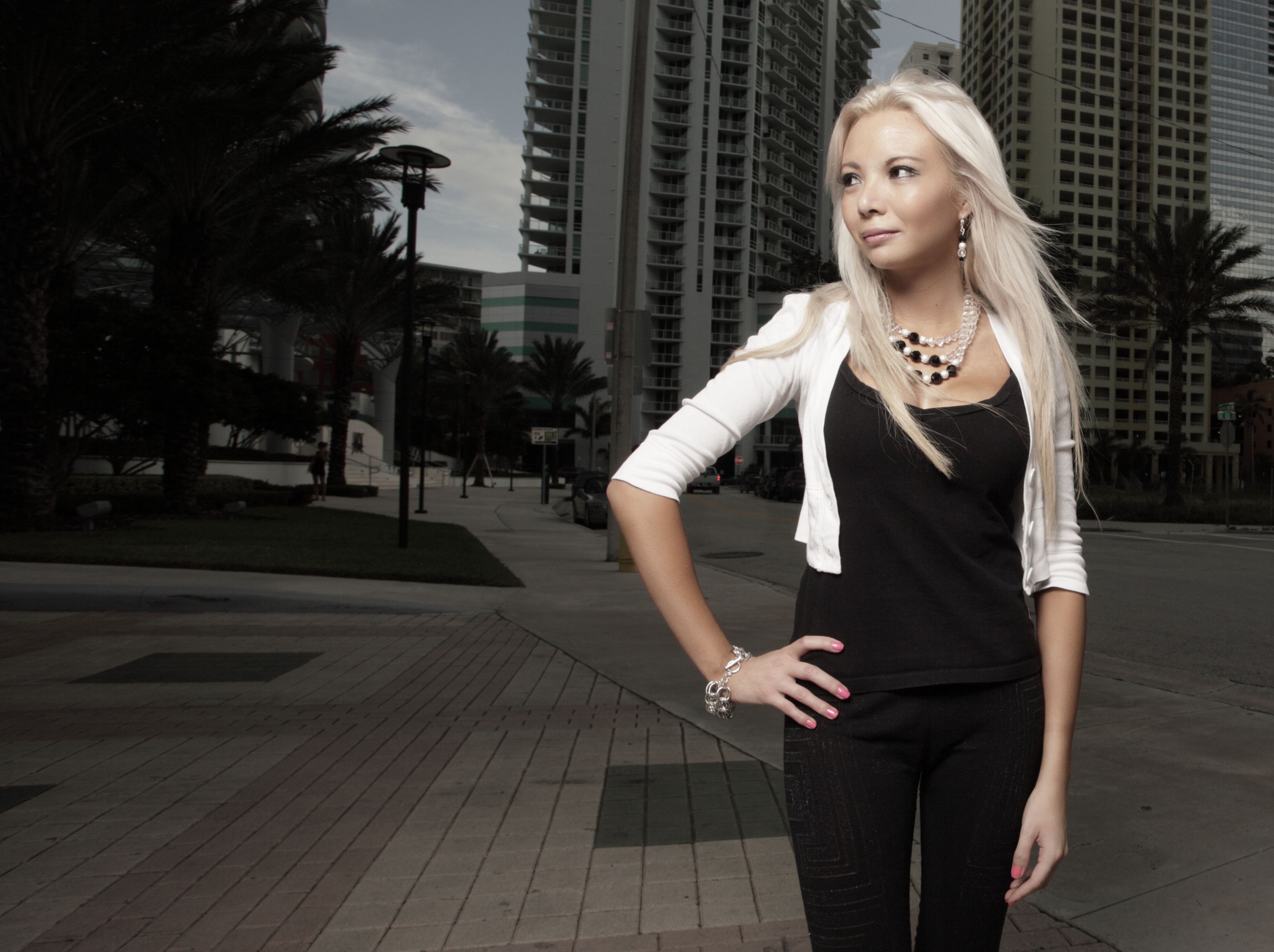 Attractive young fashionable woman in the city Attractive young fashionable woman in the city