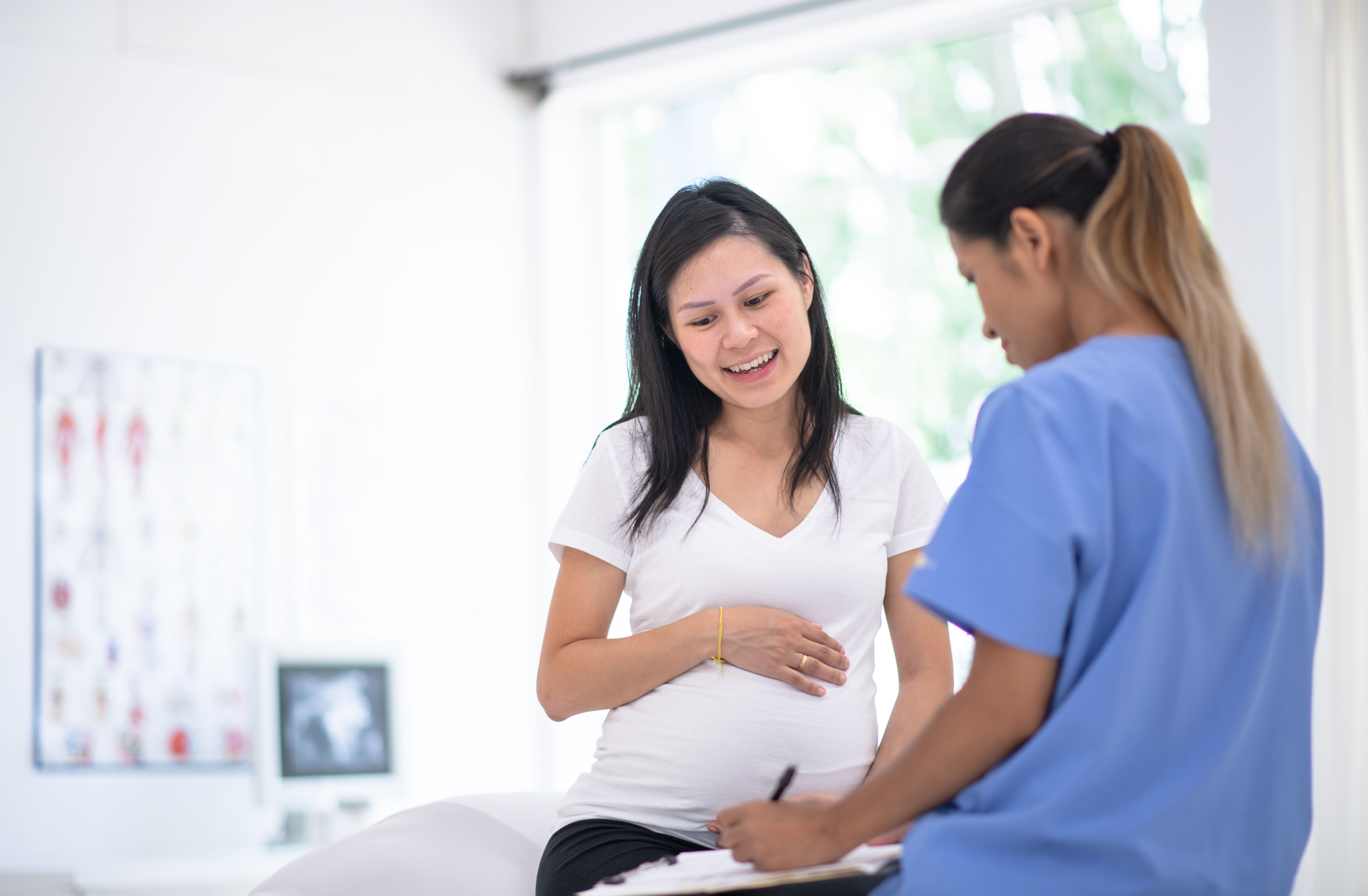 pregnant woman doctor