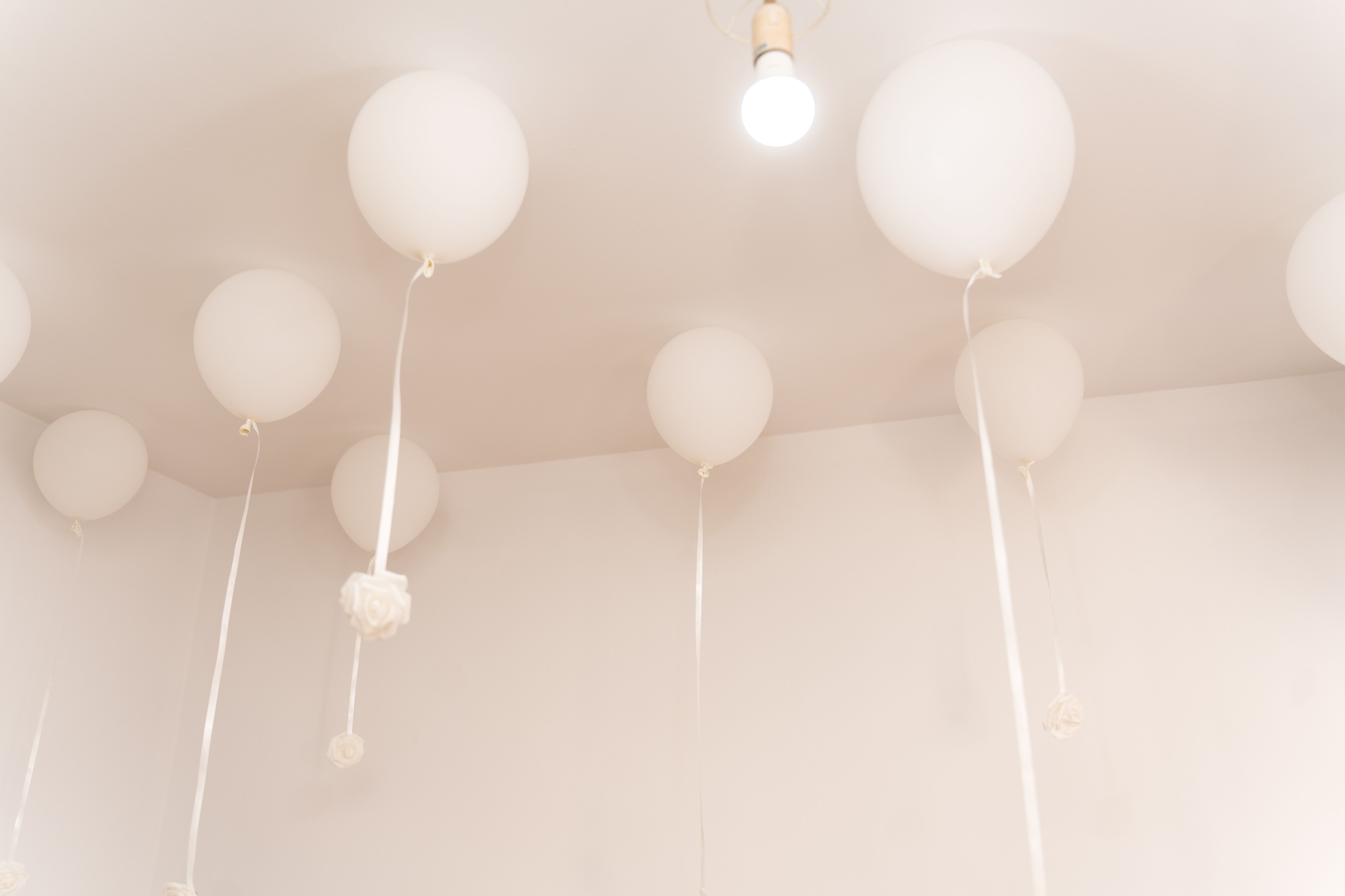 ceiling balloons decor