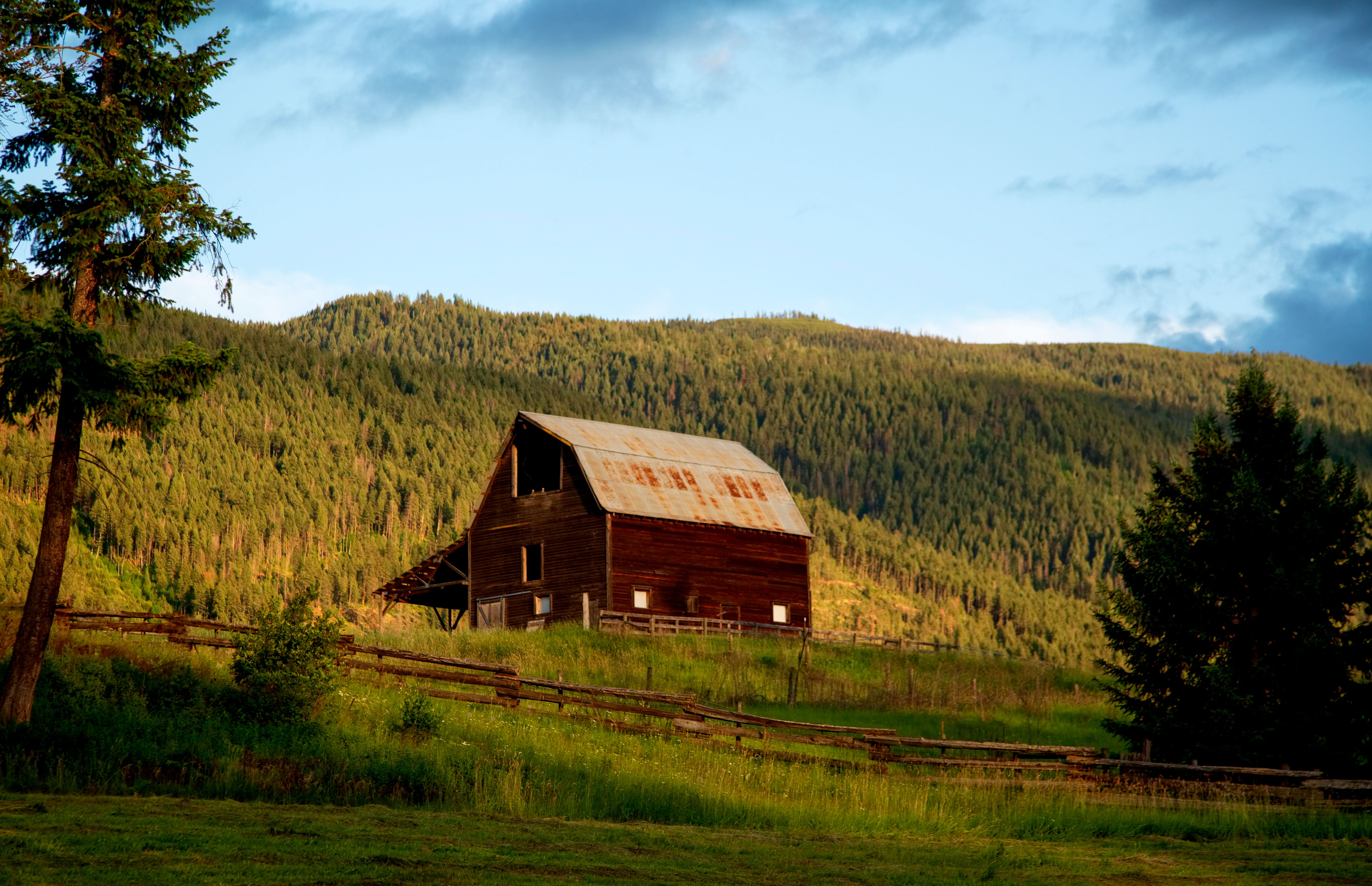 Old Barn in Okanagan Countryside Old Barn in Okanagan Countryside