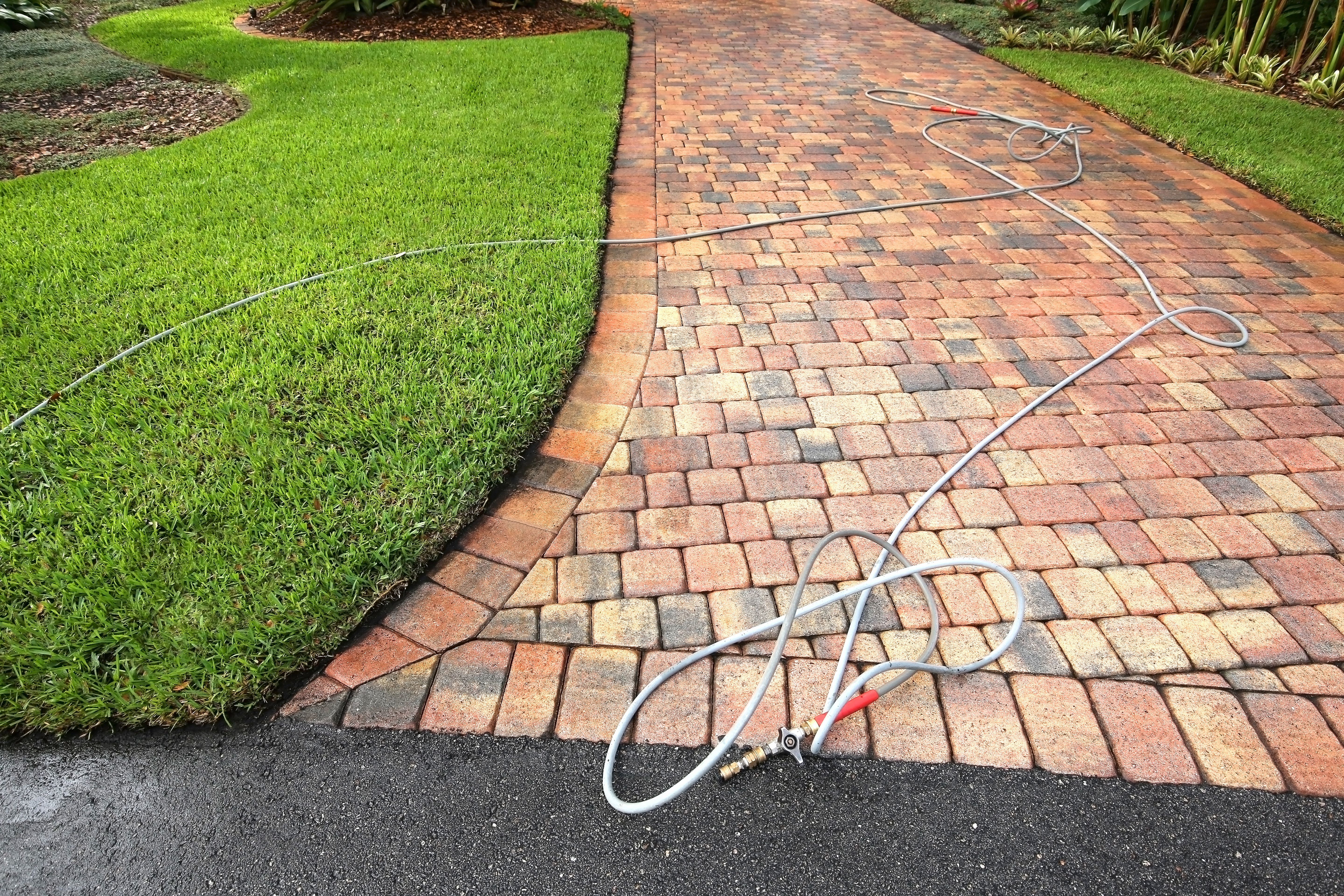 jet washing driveway