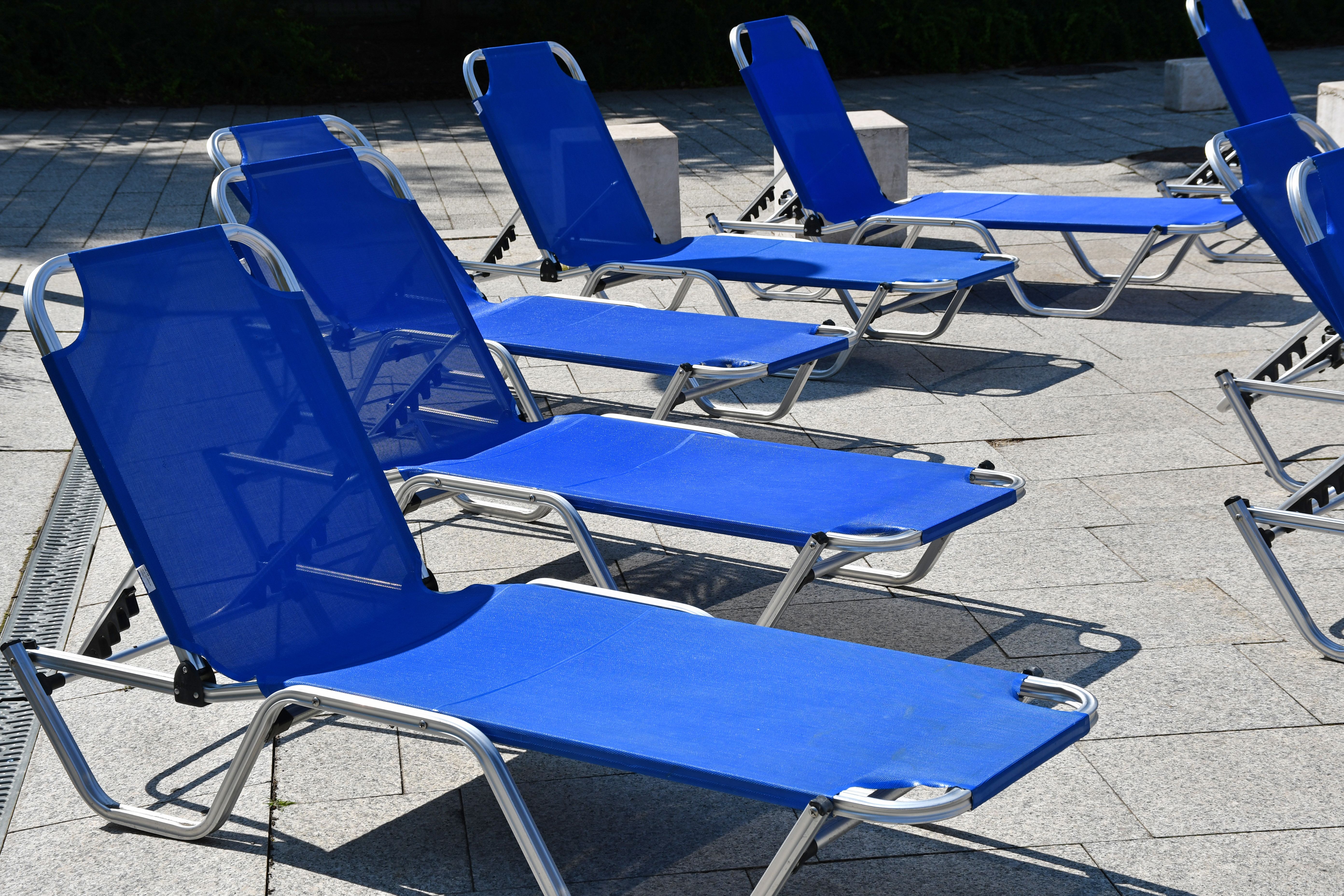affordable folding chairs