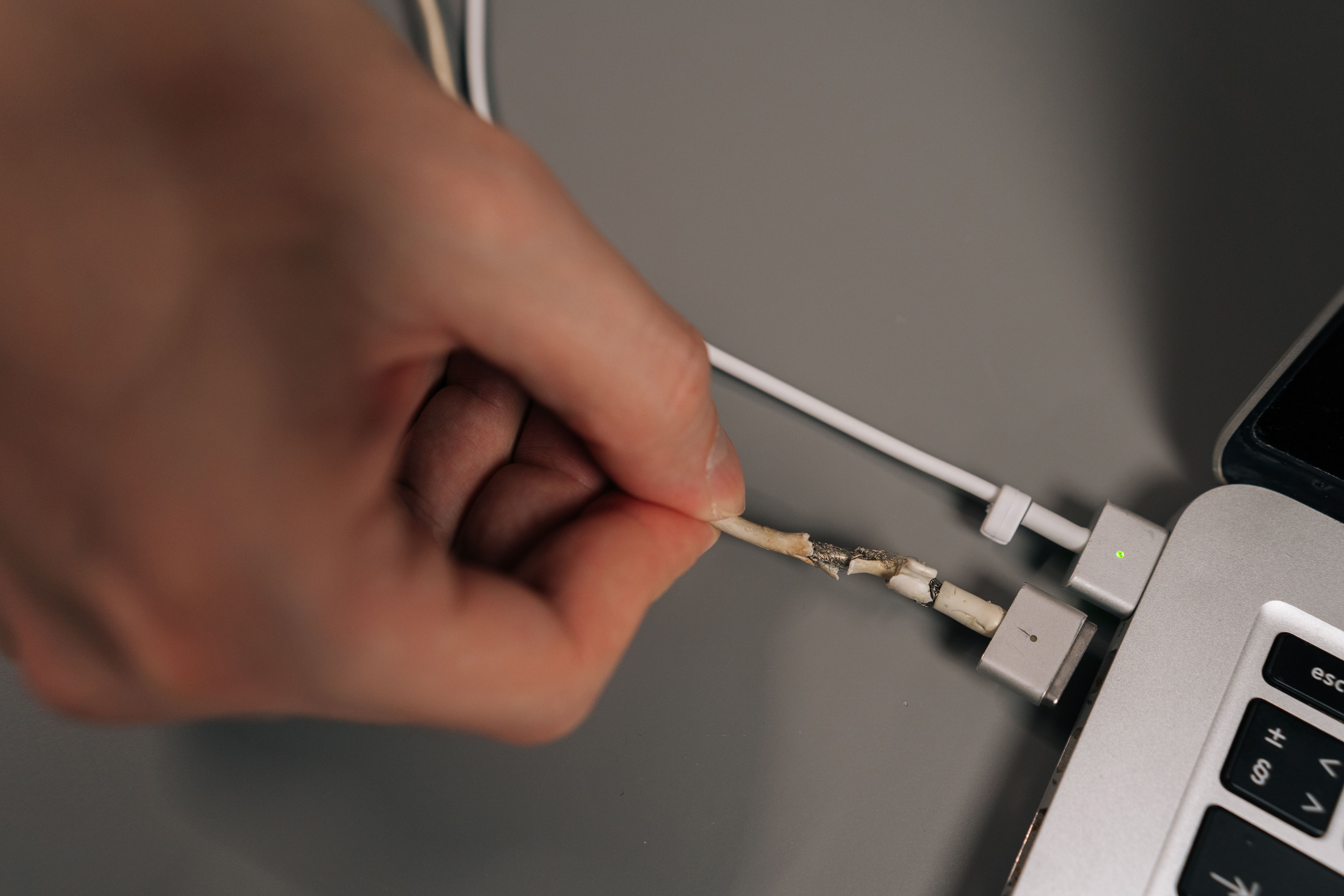 laptop charger connector