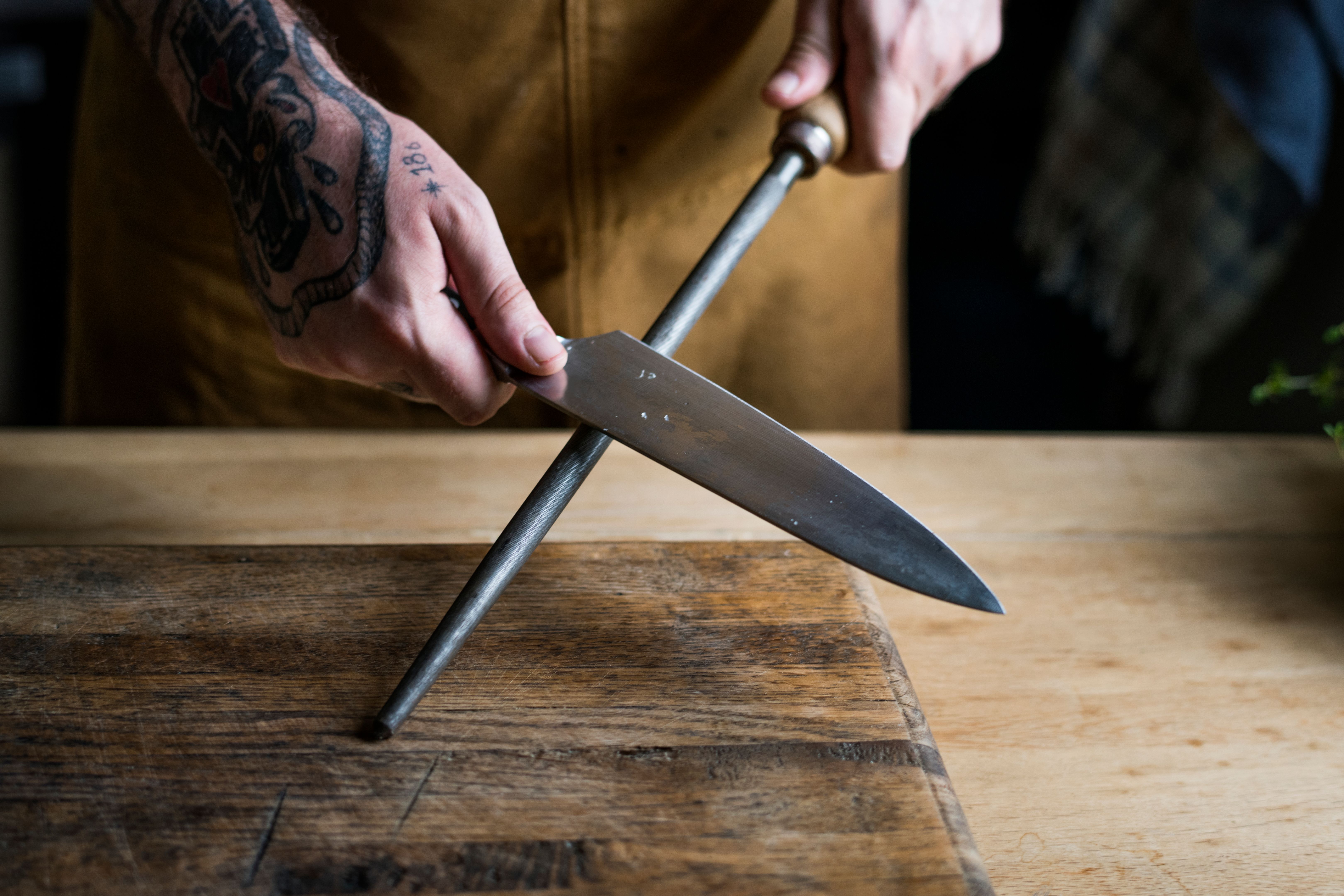 chef using knife
