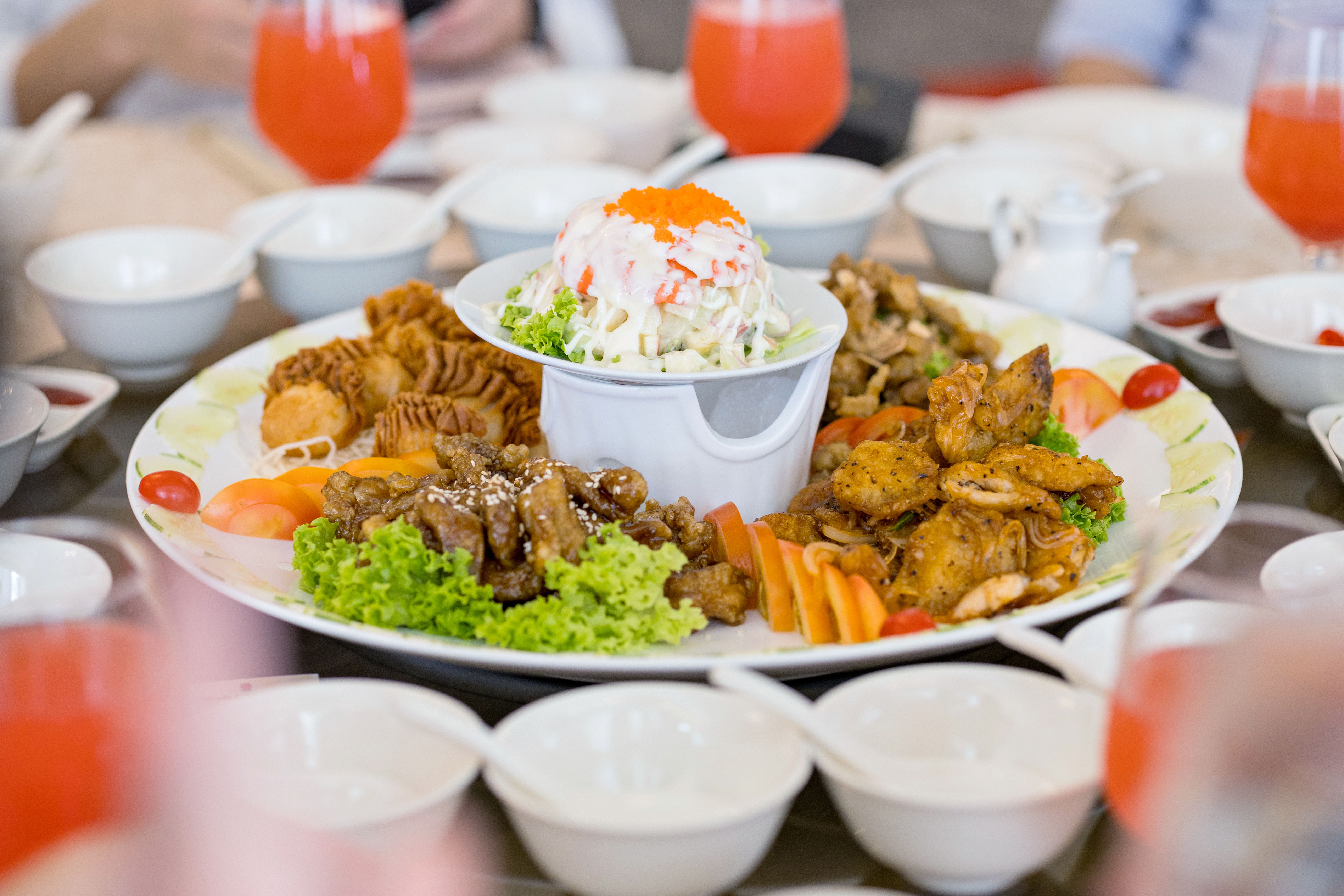 round table dining
