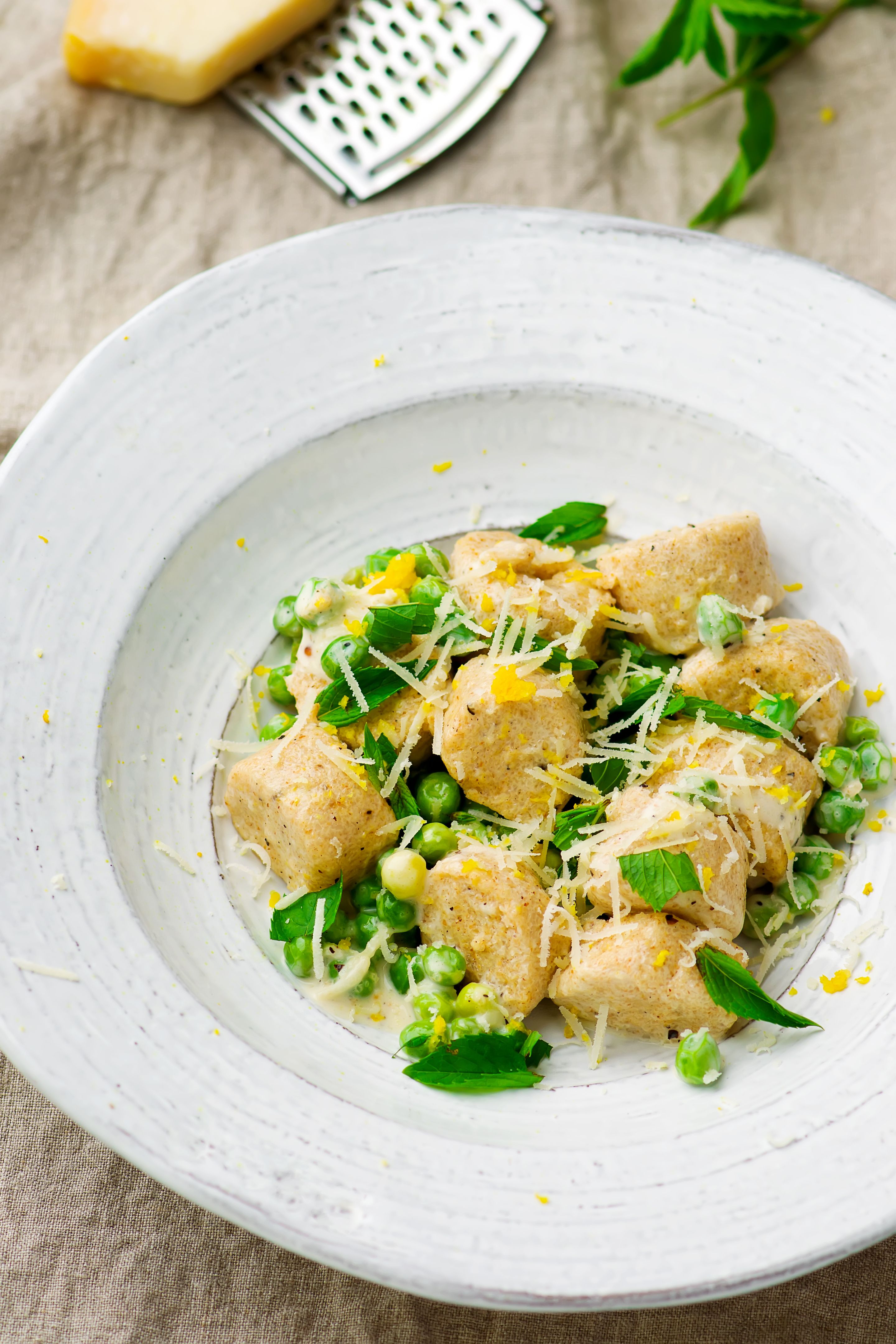 buckwheat nudi with green peas and parmesan