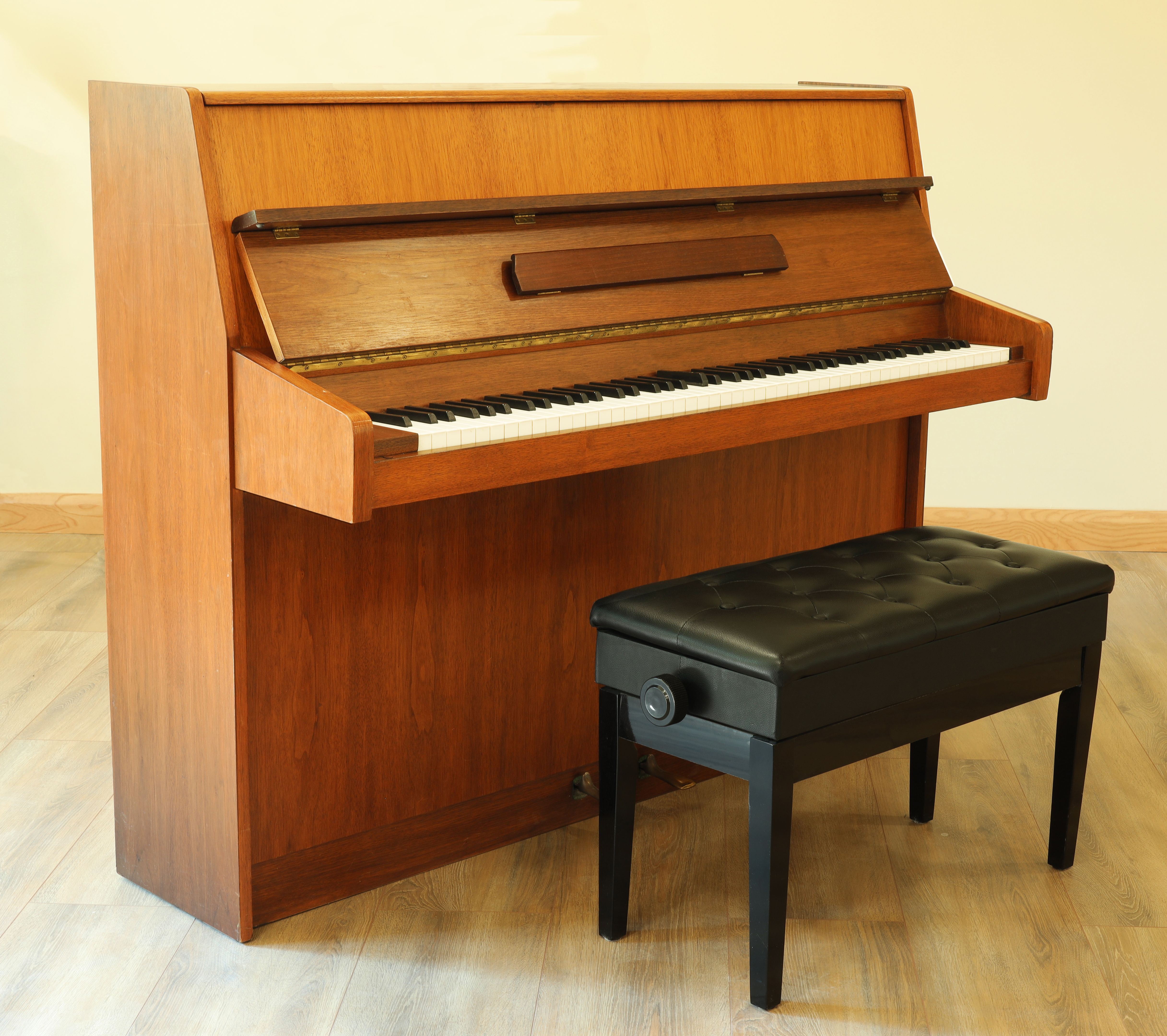 upright piano