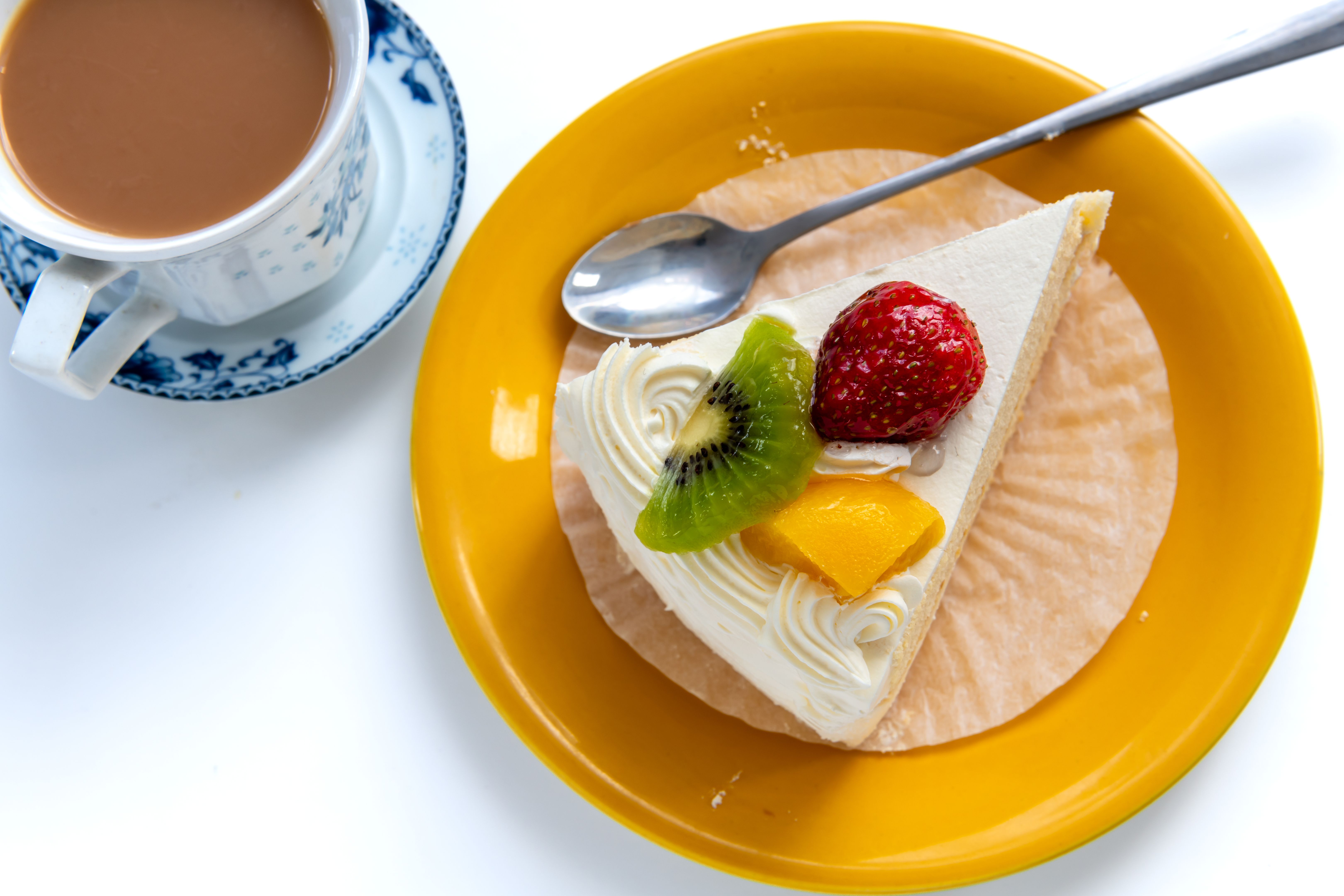 cheesecake with tea