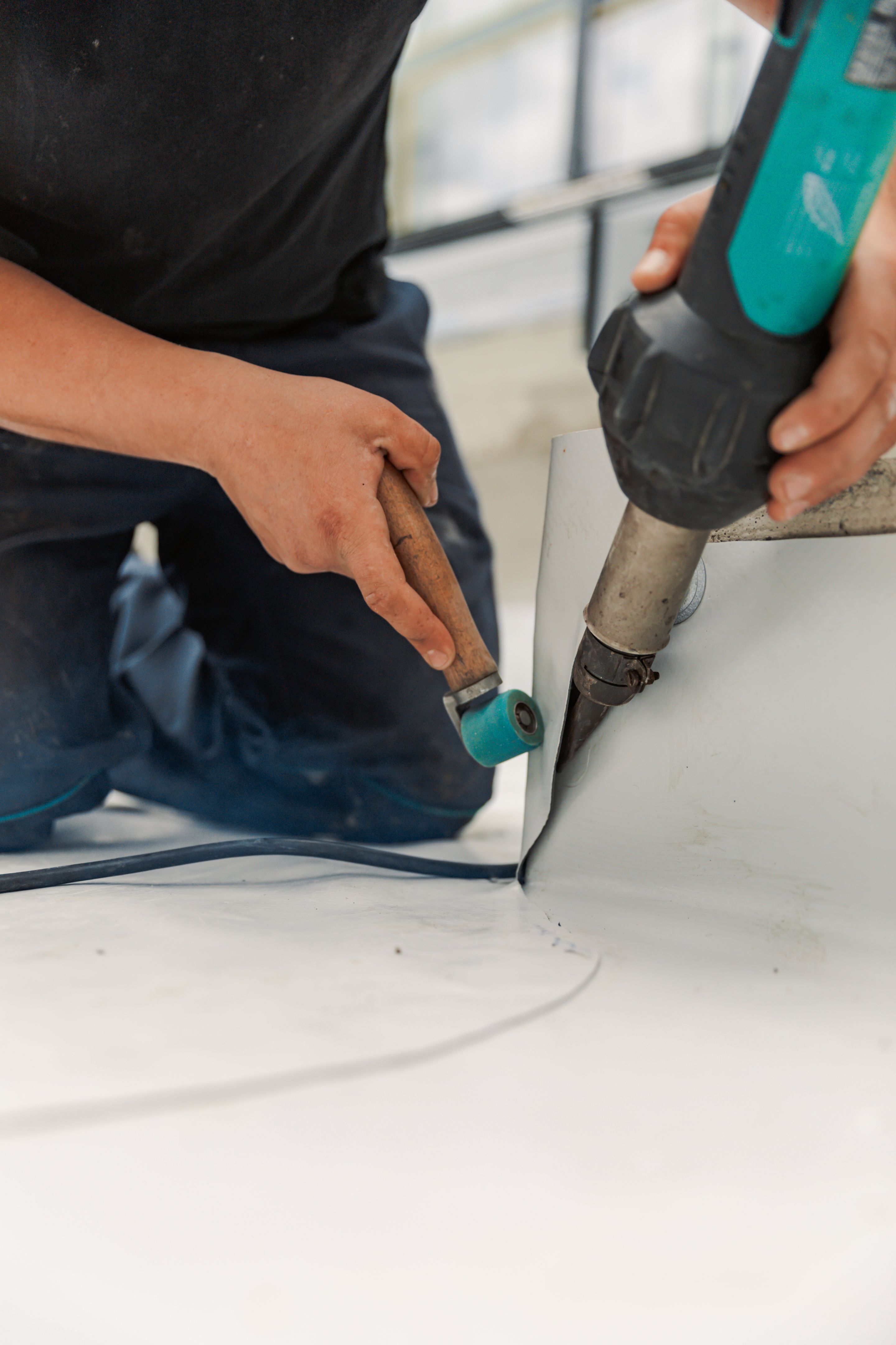 Worker specialized in mounting PVC membranes, TPO in the process of installing a water resistant