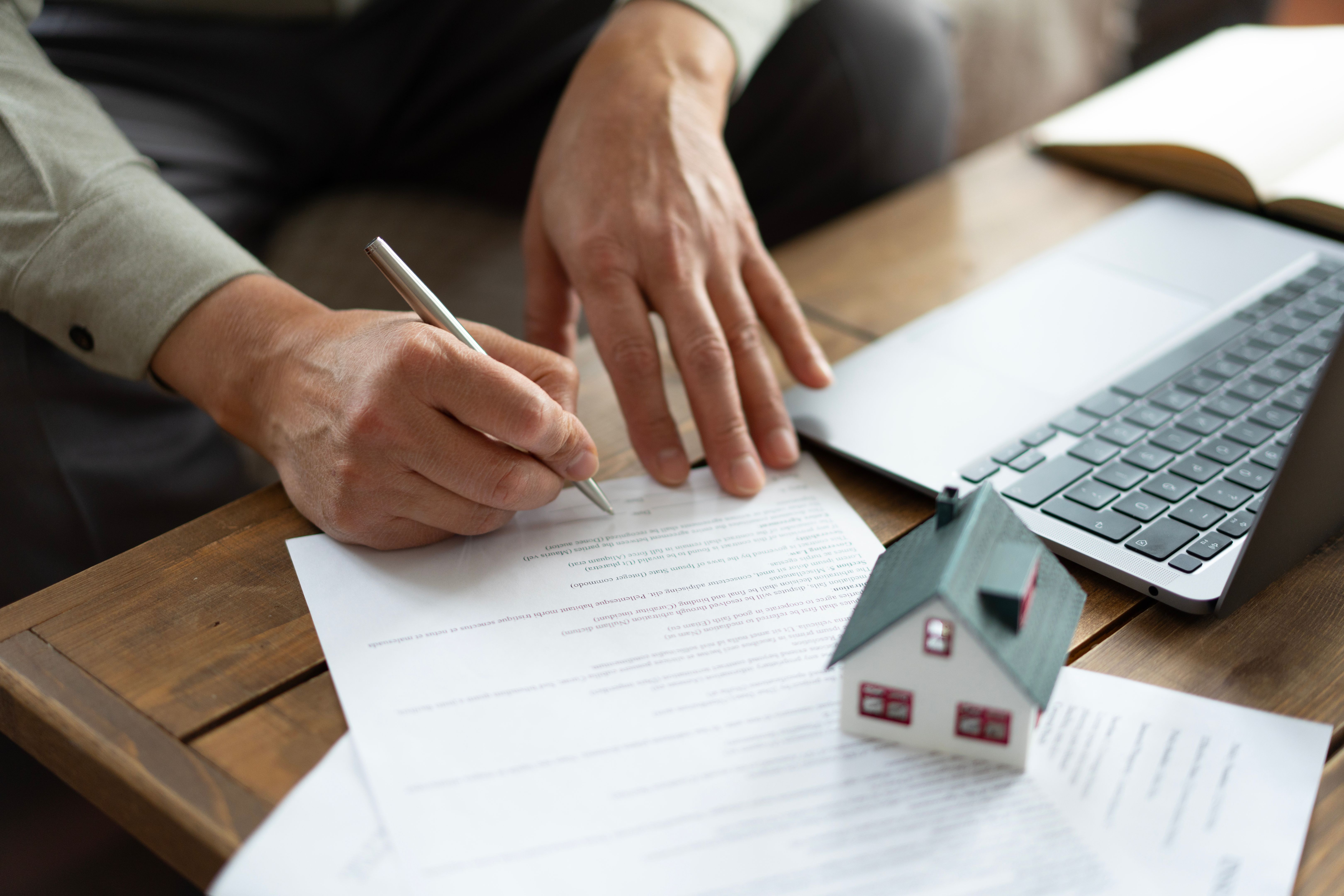 home contract signing