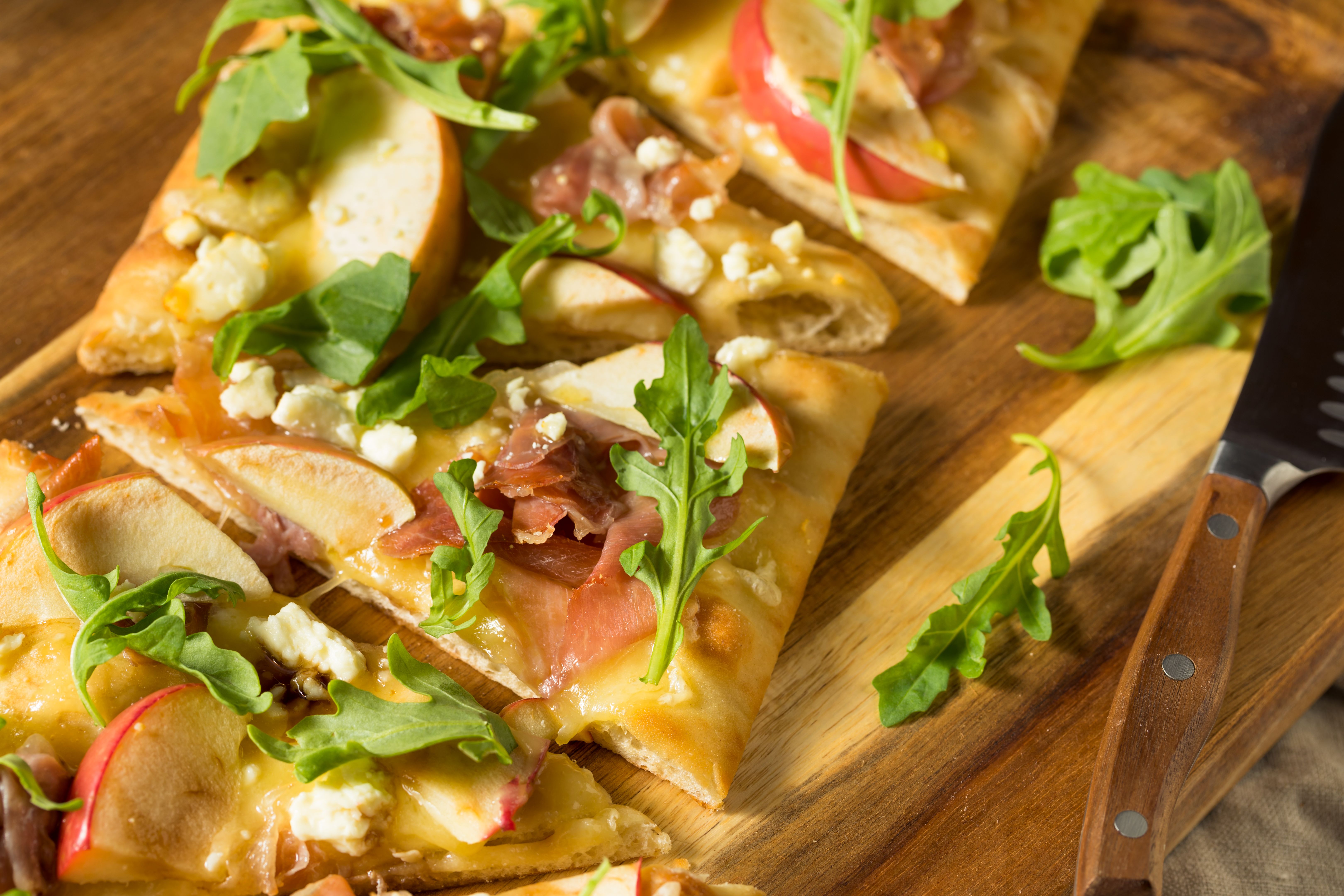 apple brie pizza