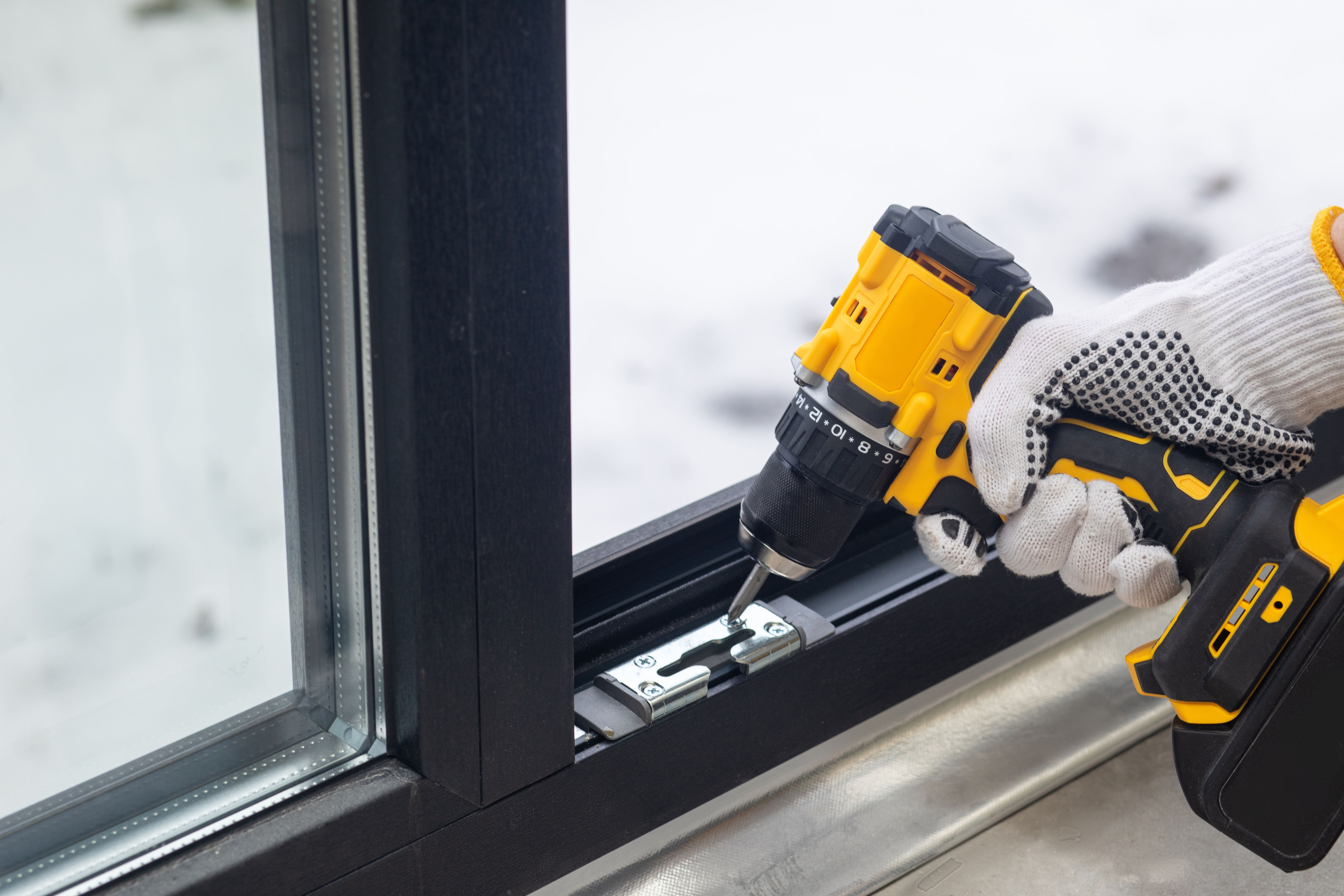 installing door hinges