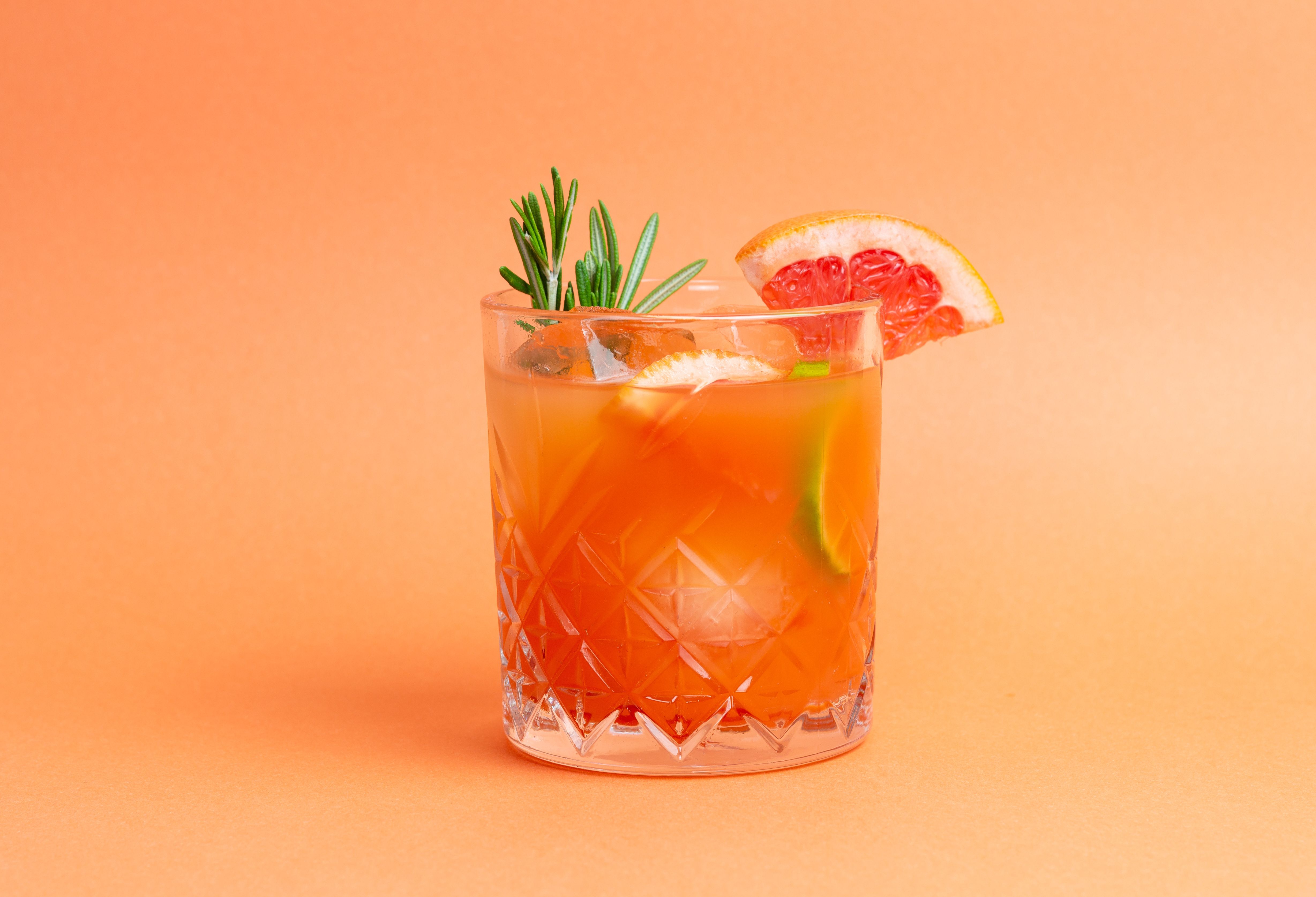 Paloma cocktail with grapefruit, lime and rosemary. Grapefruit juice. Alcohol. Tequila.