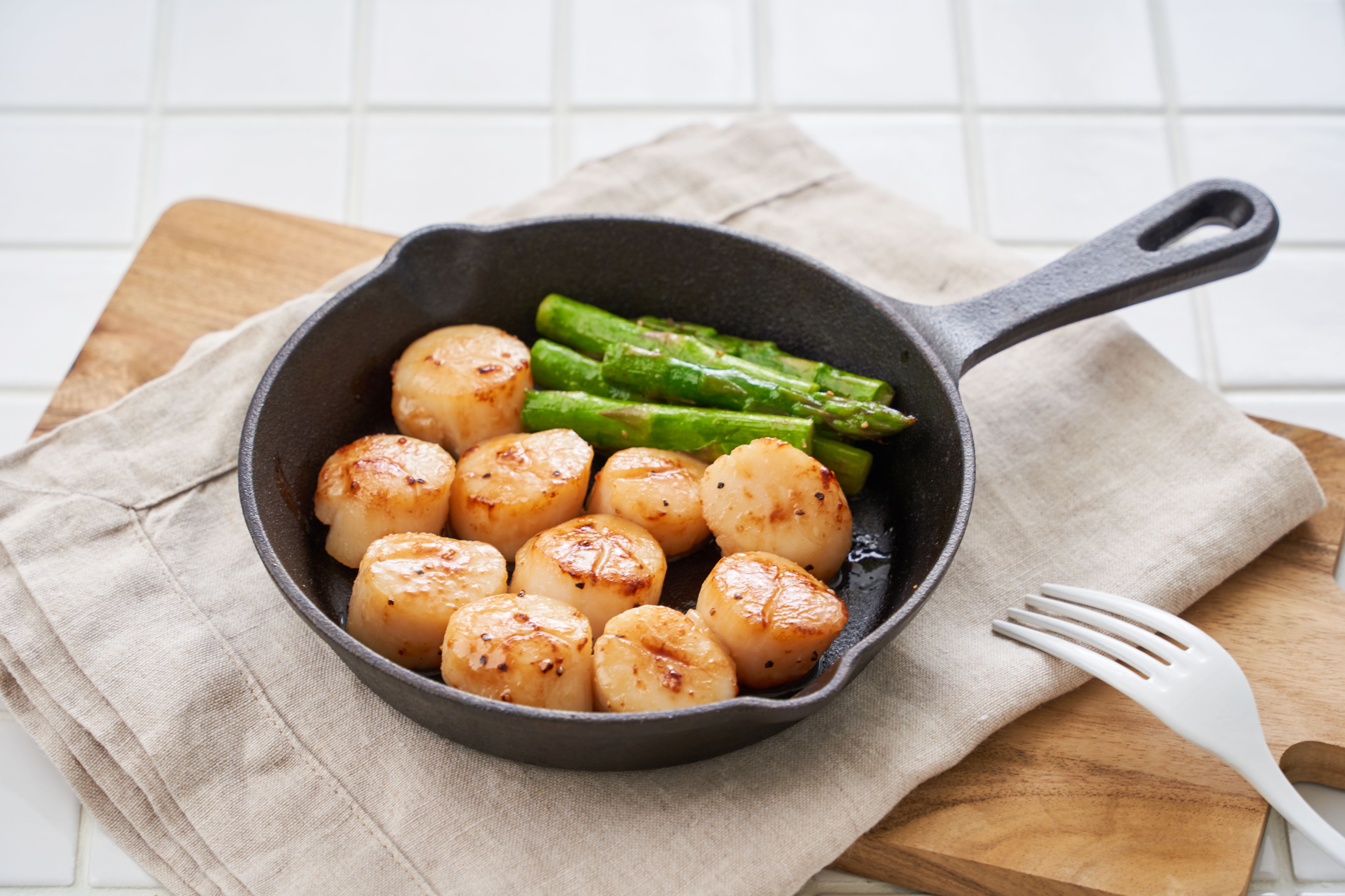 cooking scallops