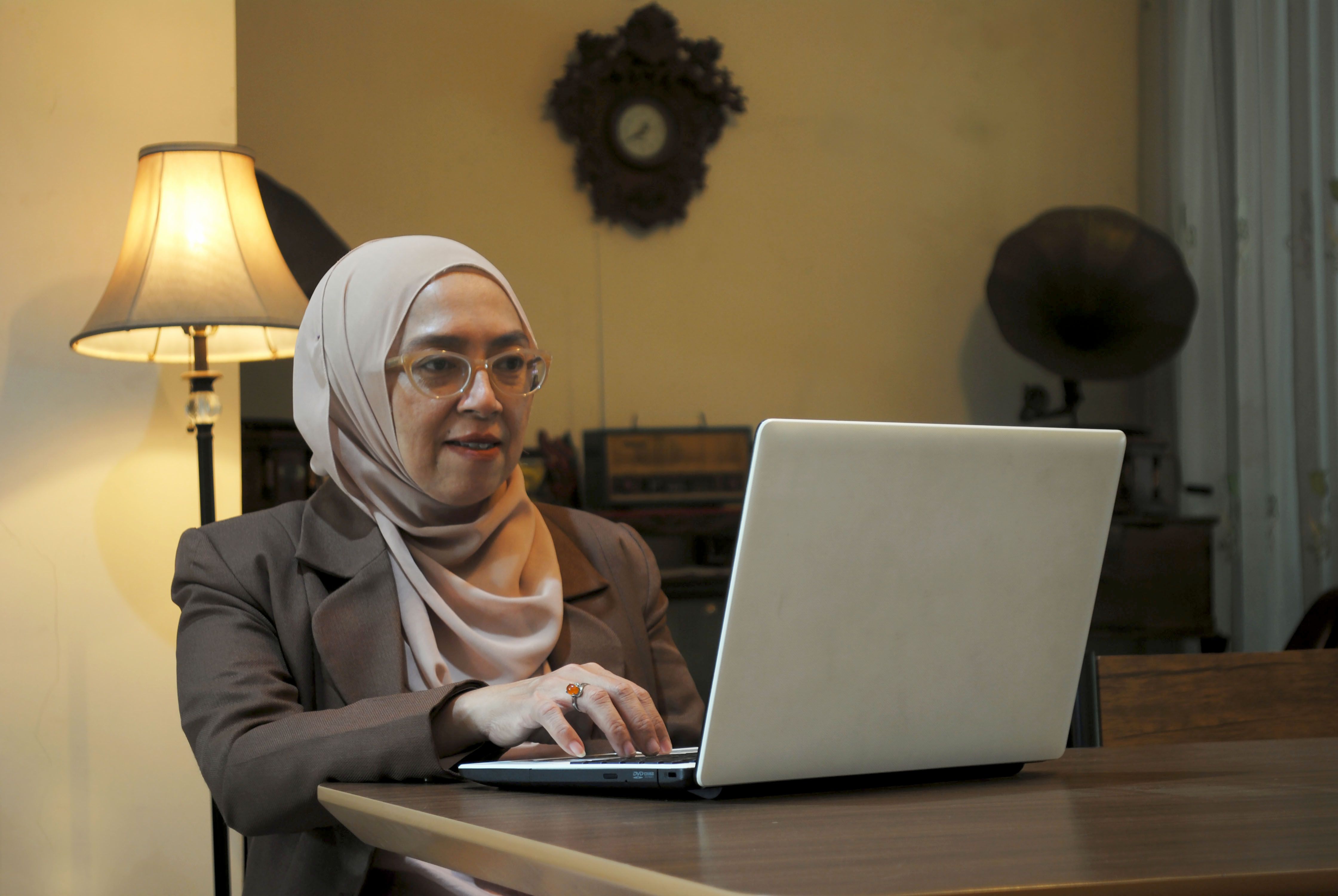 indonesian business meeting