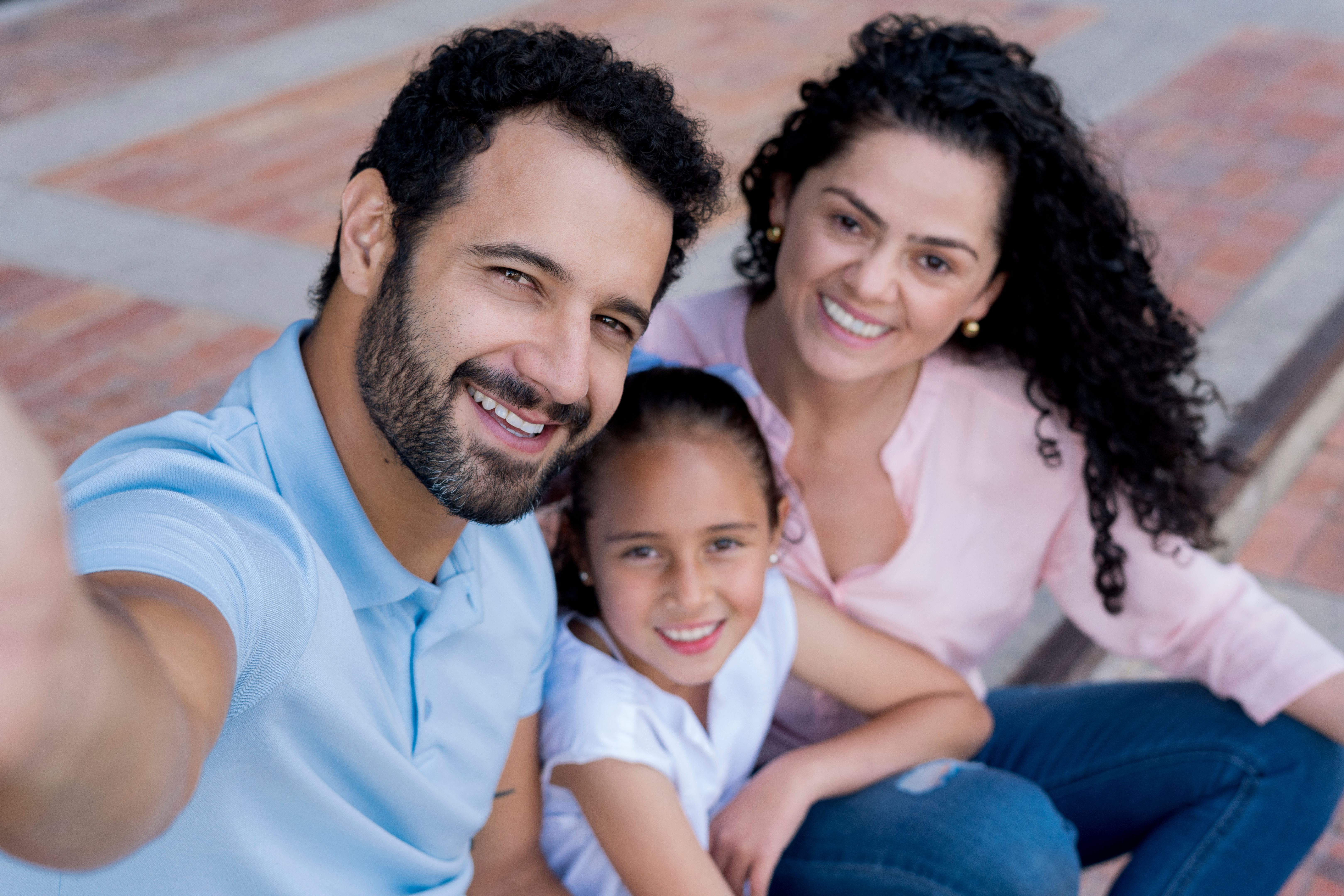 familia sonriendo