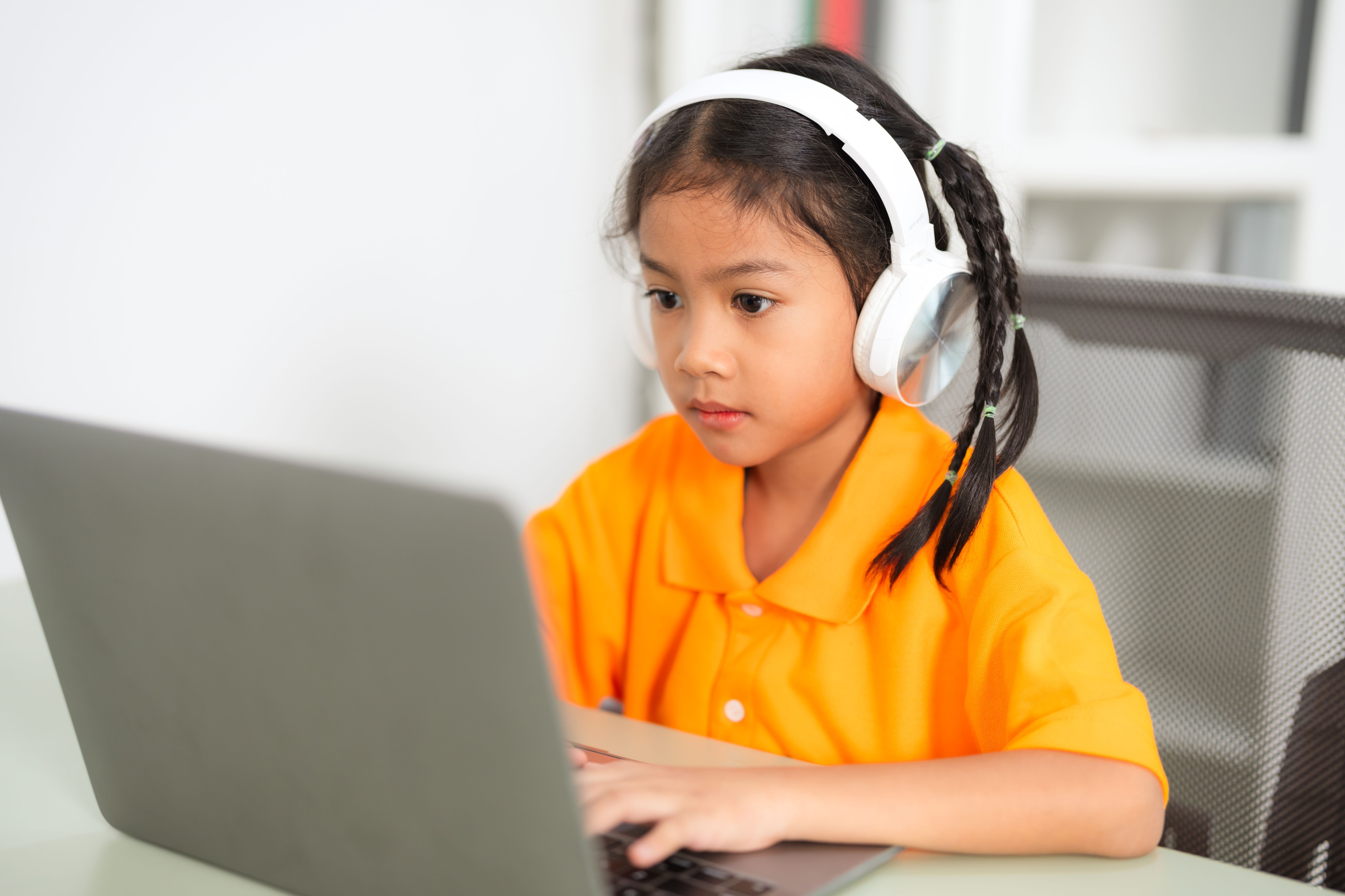 children learning computers