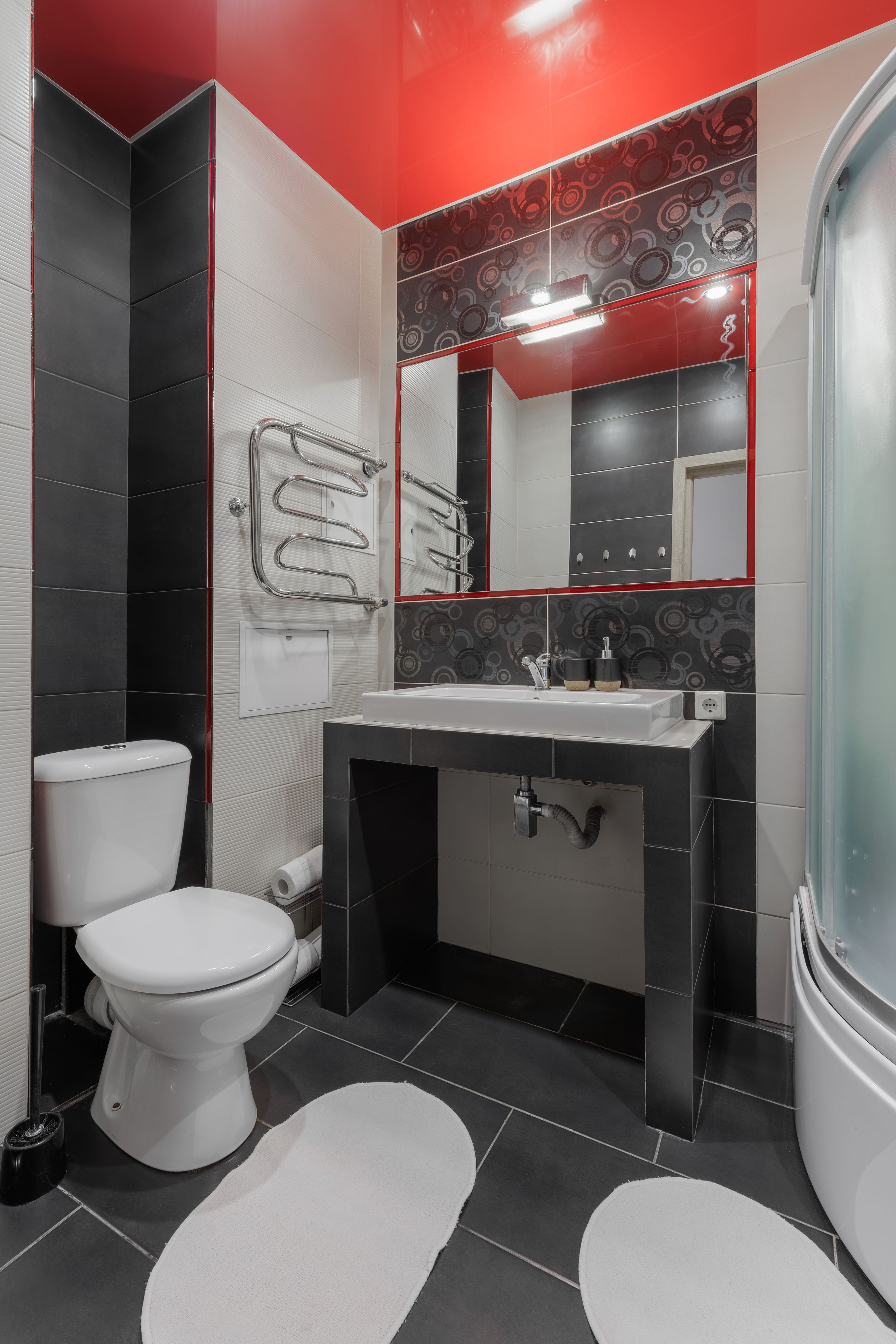 bold bathroom colors