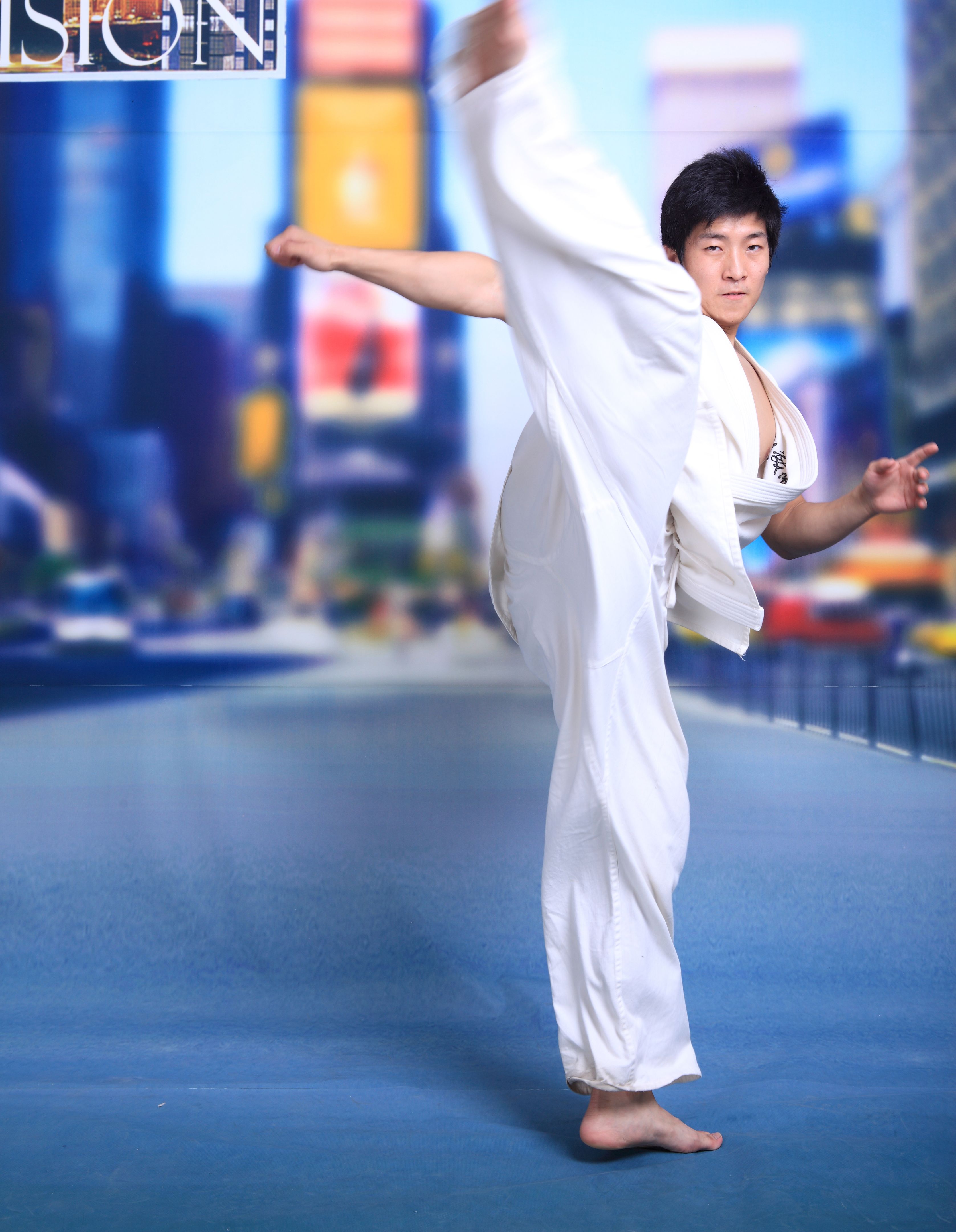 Man executing a TaekwonDo