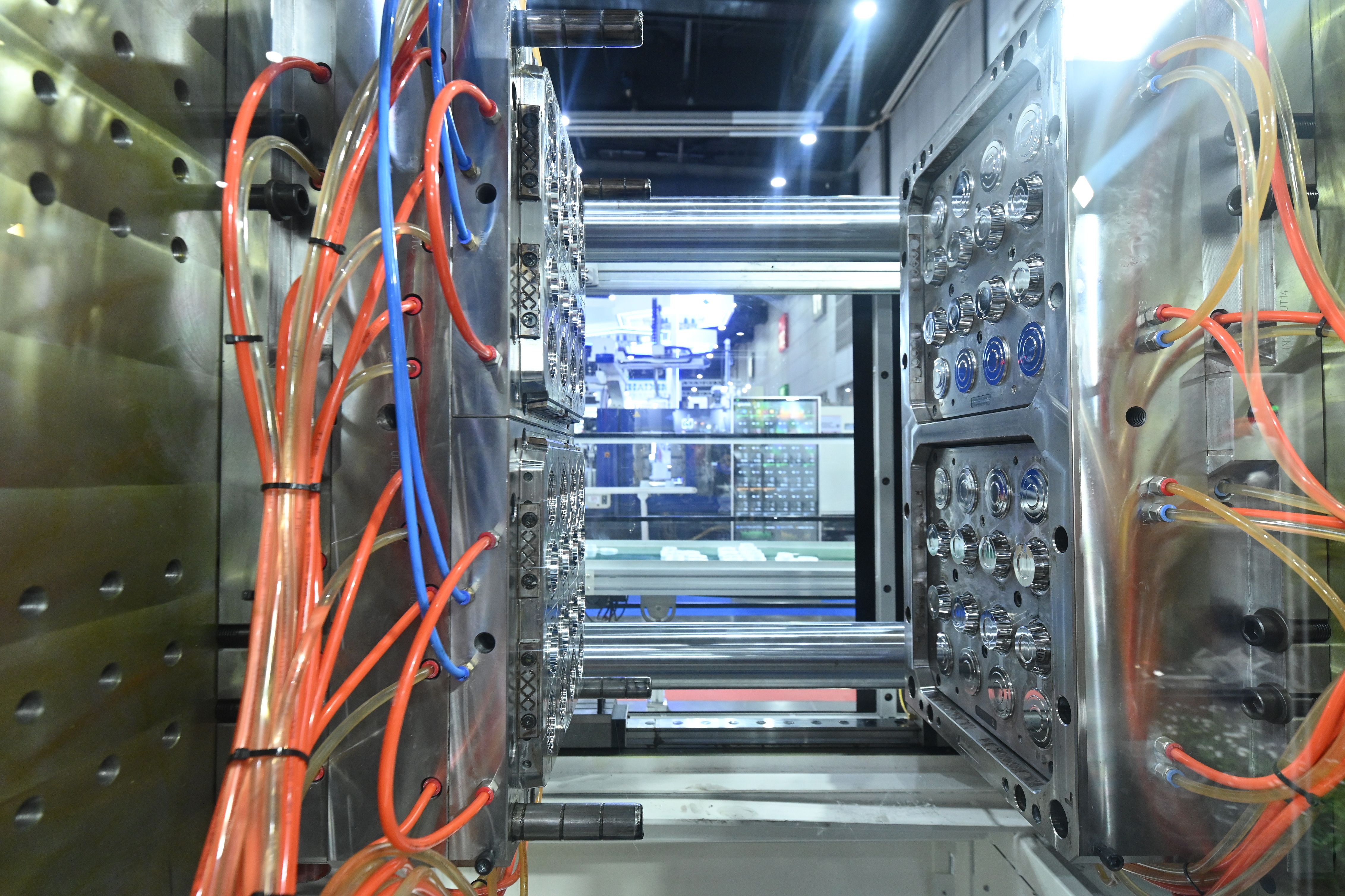 injection mold maintenance