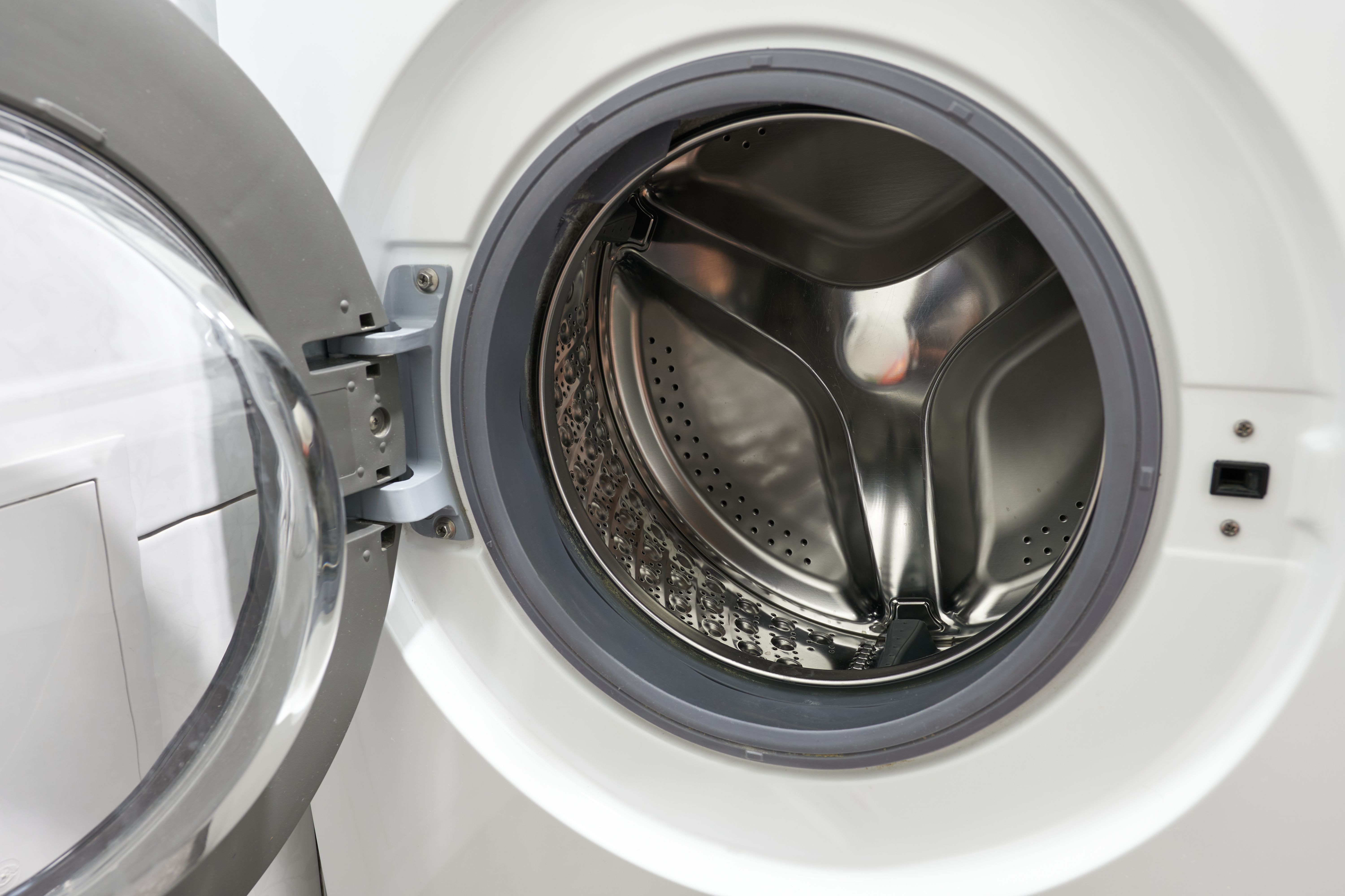 cleaning house facade