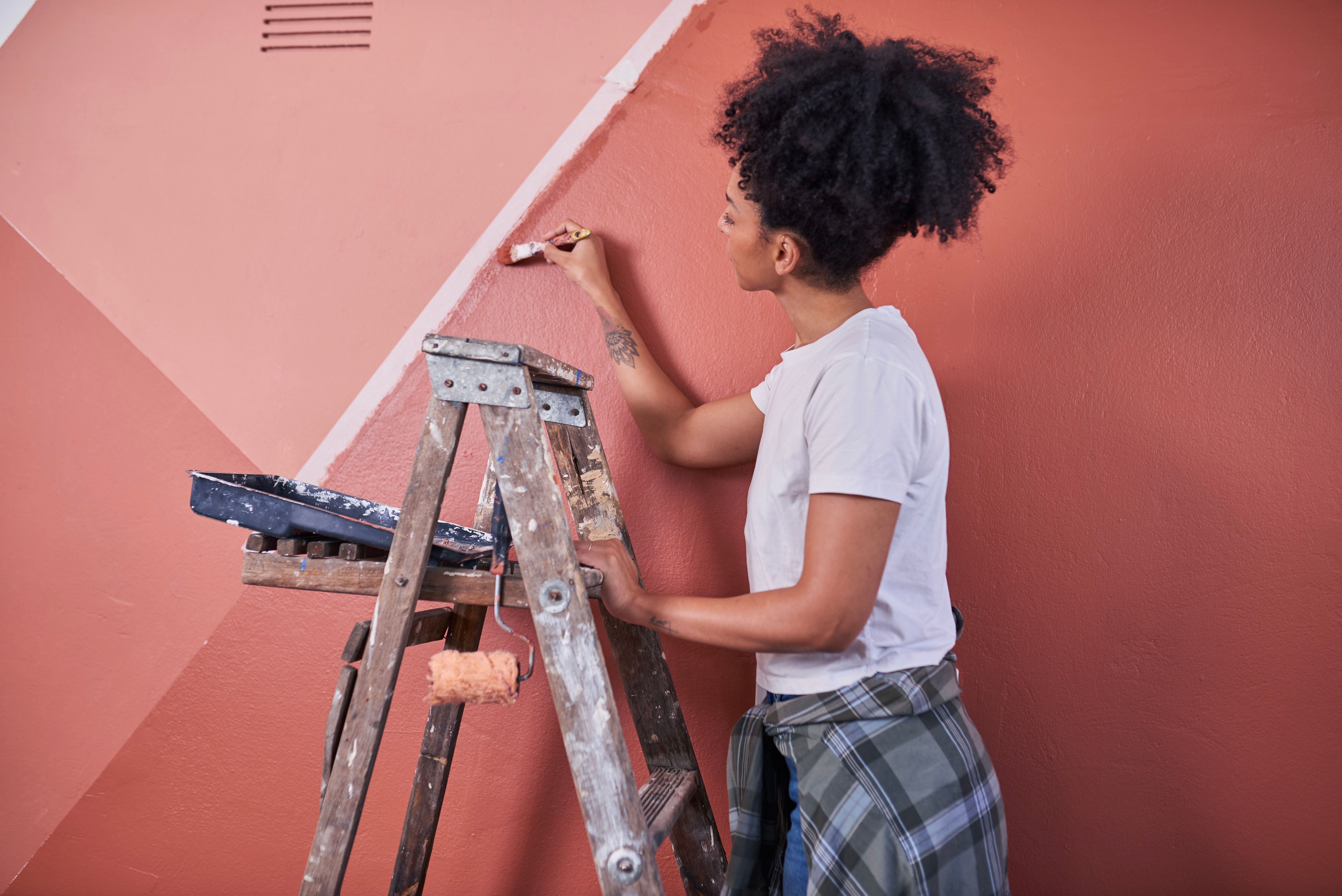 painting house facade