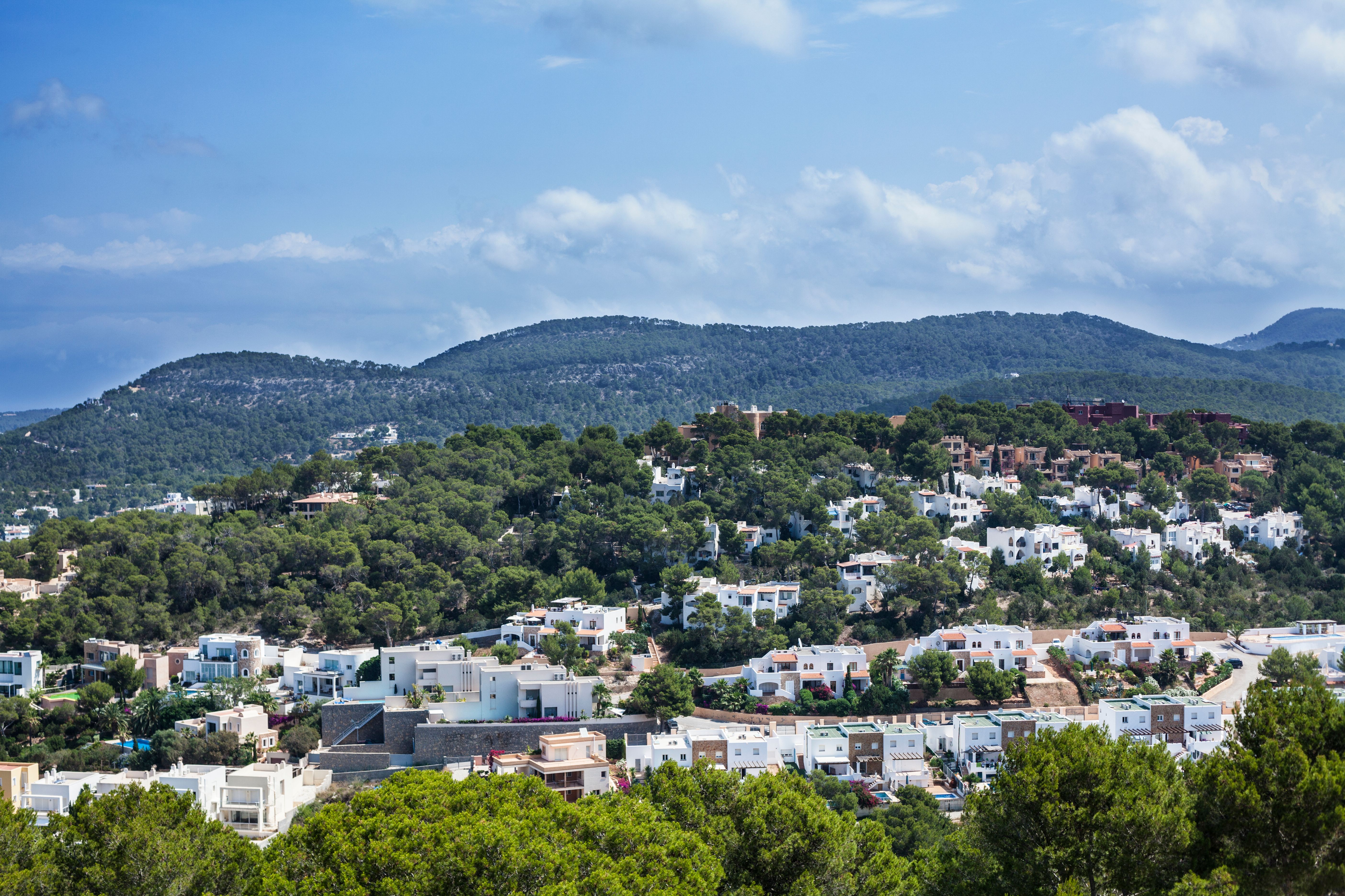 Discover exclusive long-term rentals in Ibiza for families, remote workers, and winter stays. Hand-picked villas, personal guidance, and authentic island living with Hola Ibiza Kids.