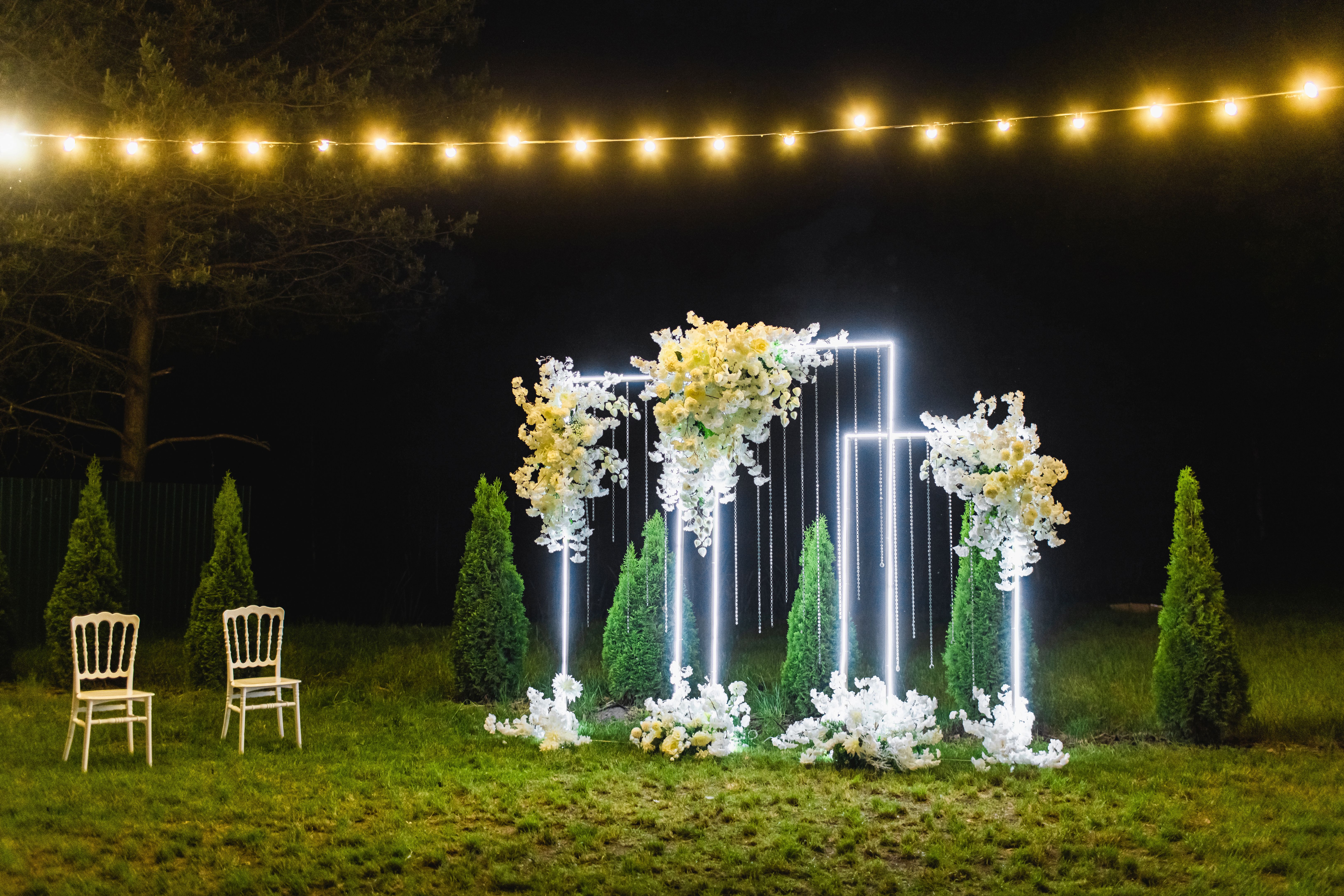 summer wedding lighting