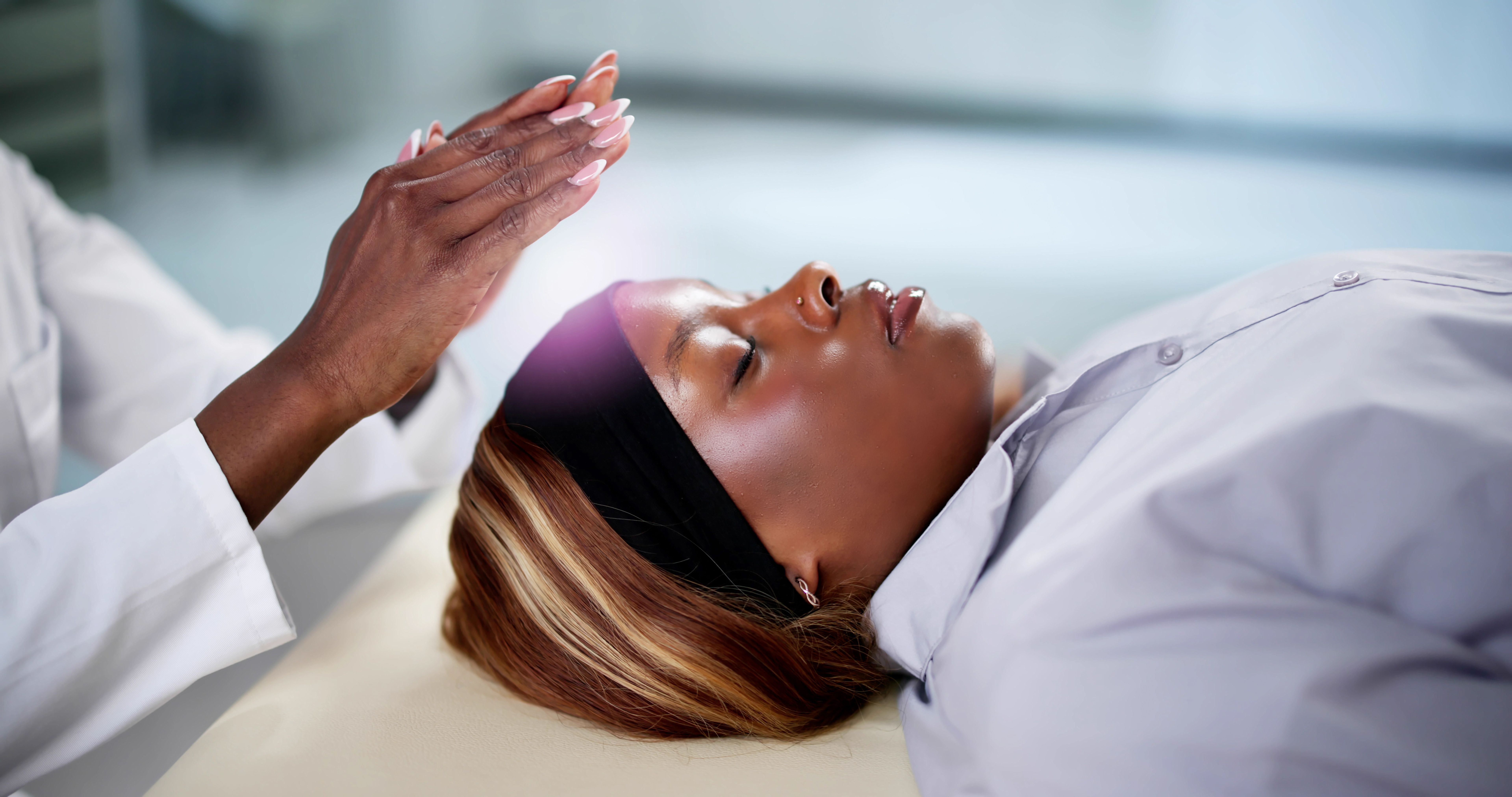 African American woman receiving Reiki therapy