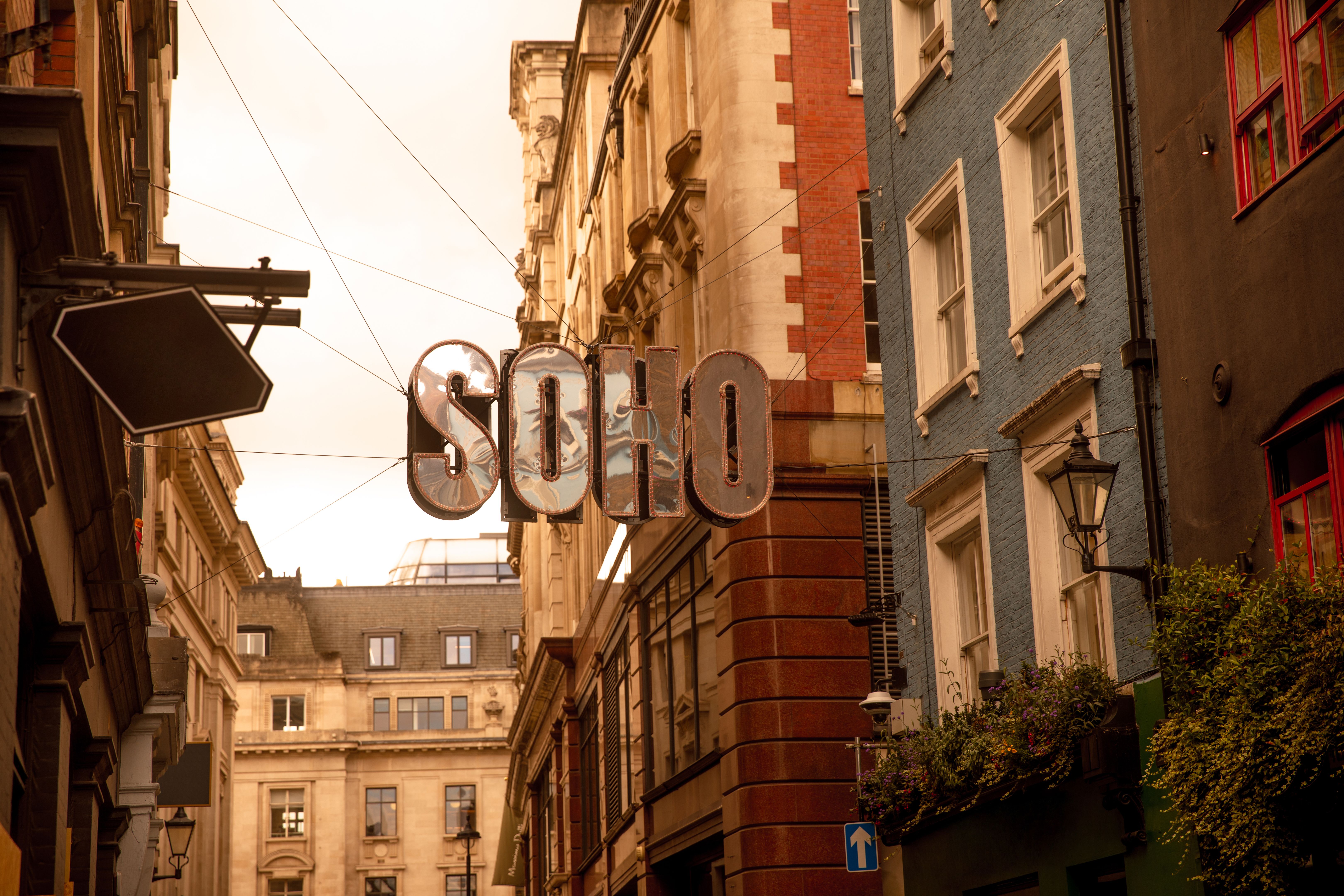 soho london alley