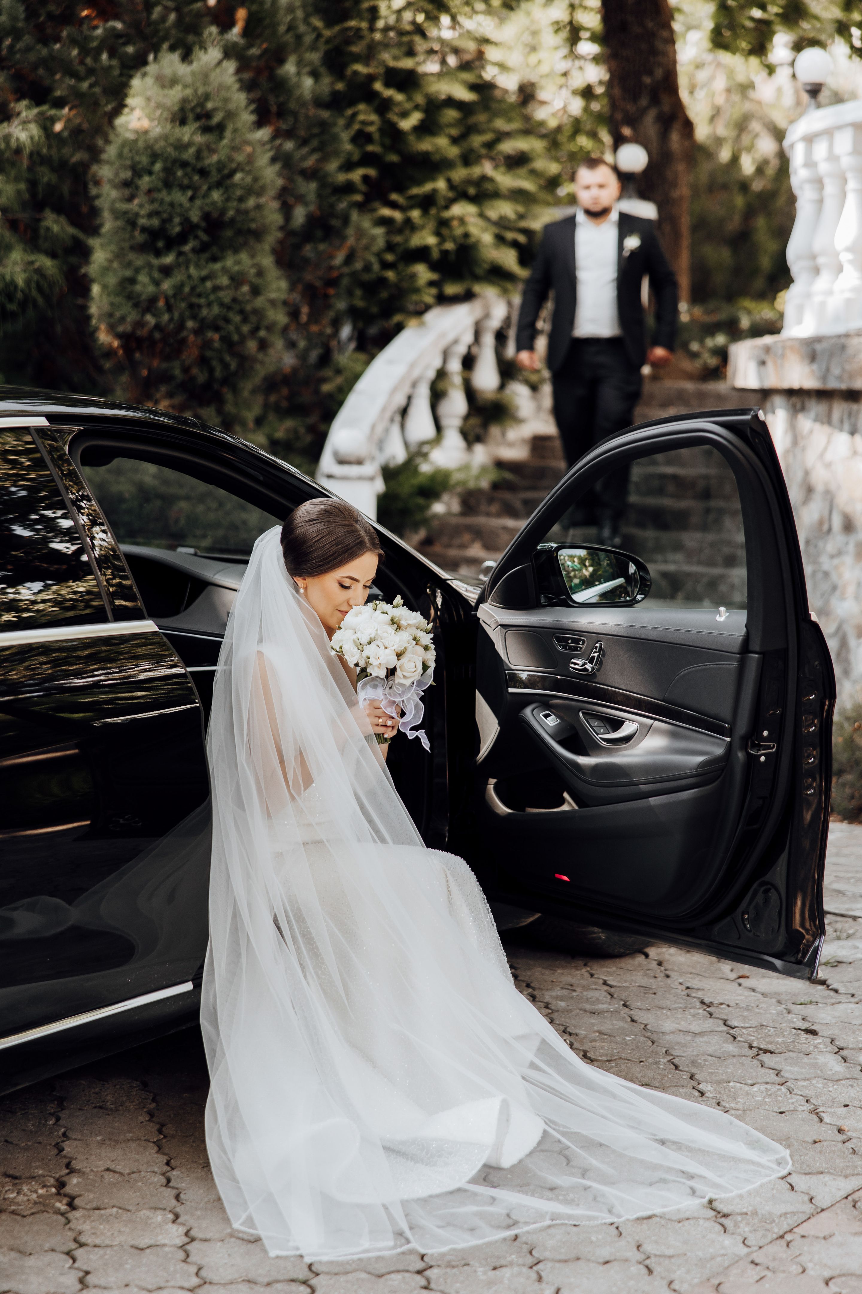guests wedding limo