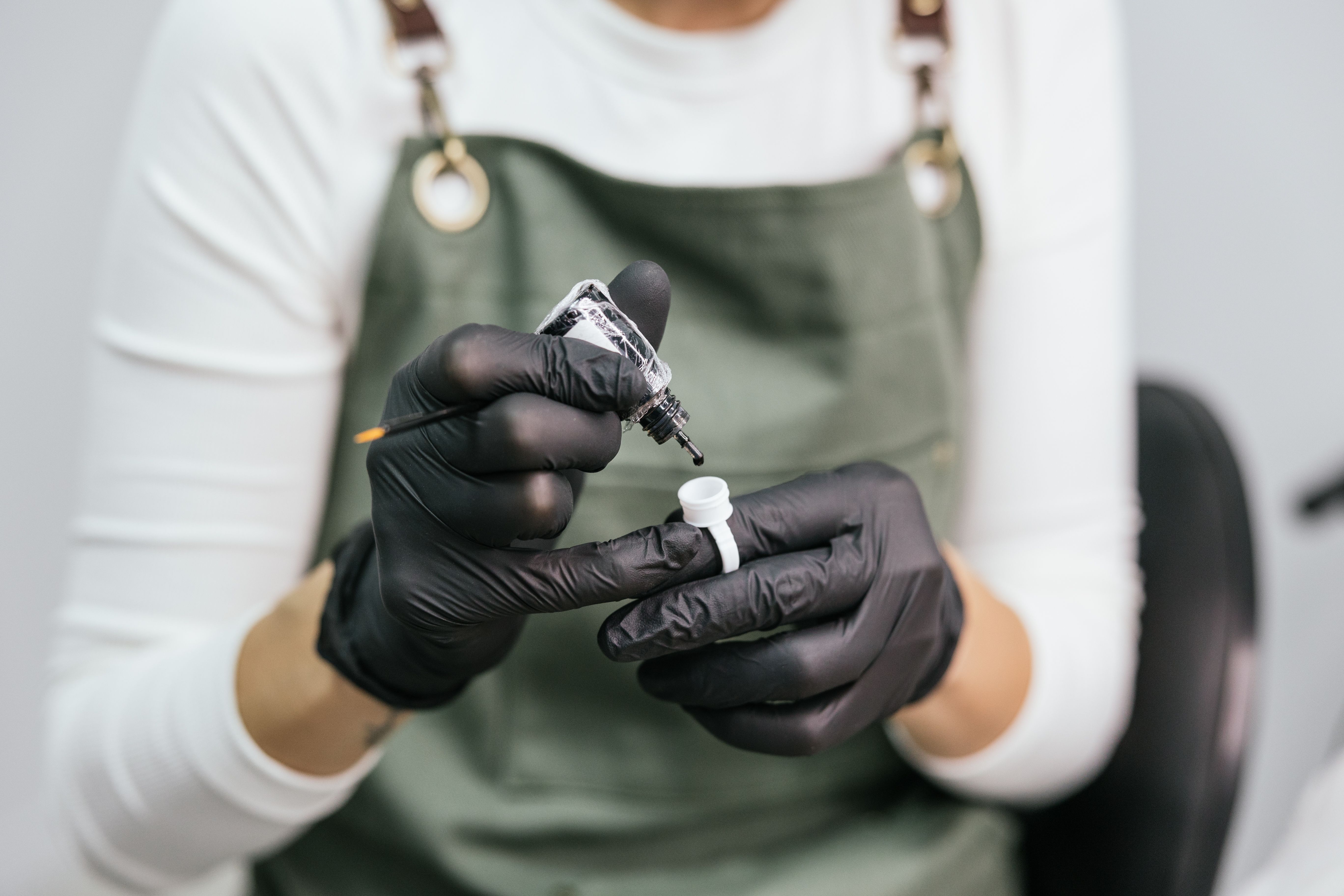 safe tattooing minimalist tattoo custom tattoo tatuaje estrellas mejor estudio tatuajes sevilla numero uno best tattoo shop sevilla fineline dotwork traditional linea fina realismo tradicional  urbe tattoo minitatu