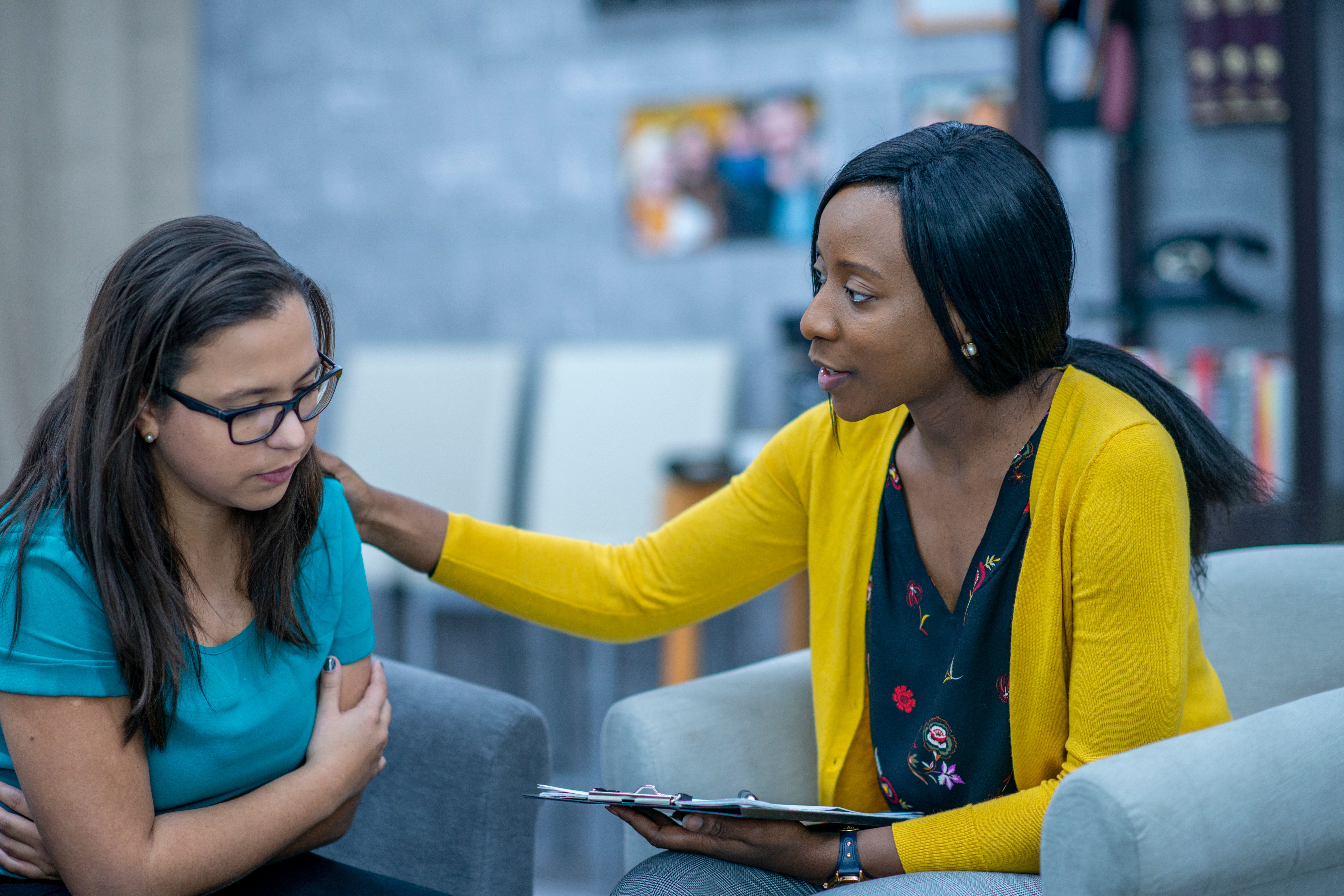 Mental health worker offers her consolement