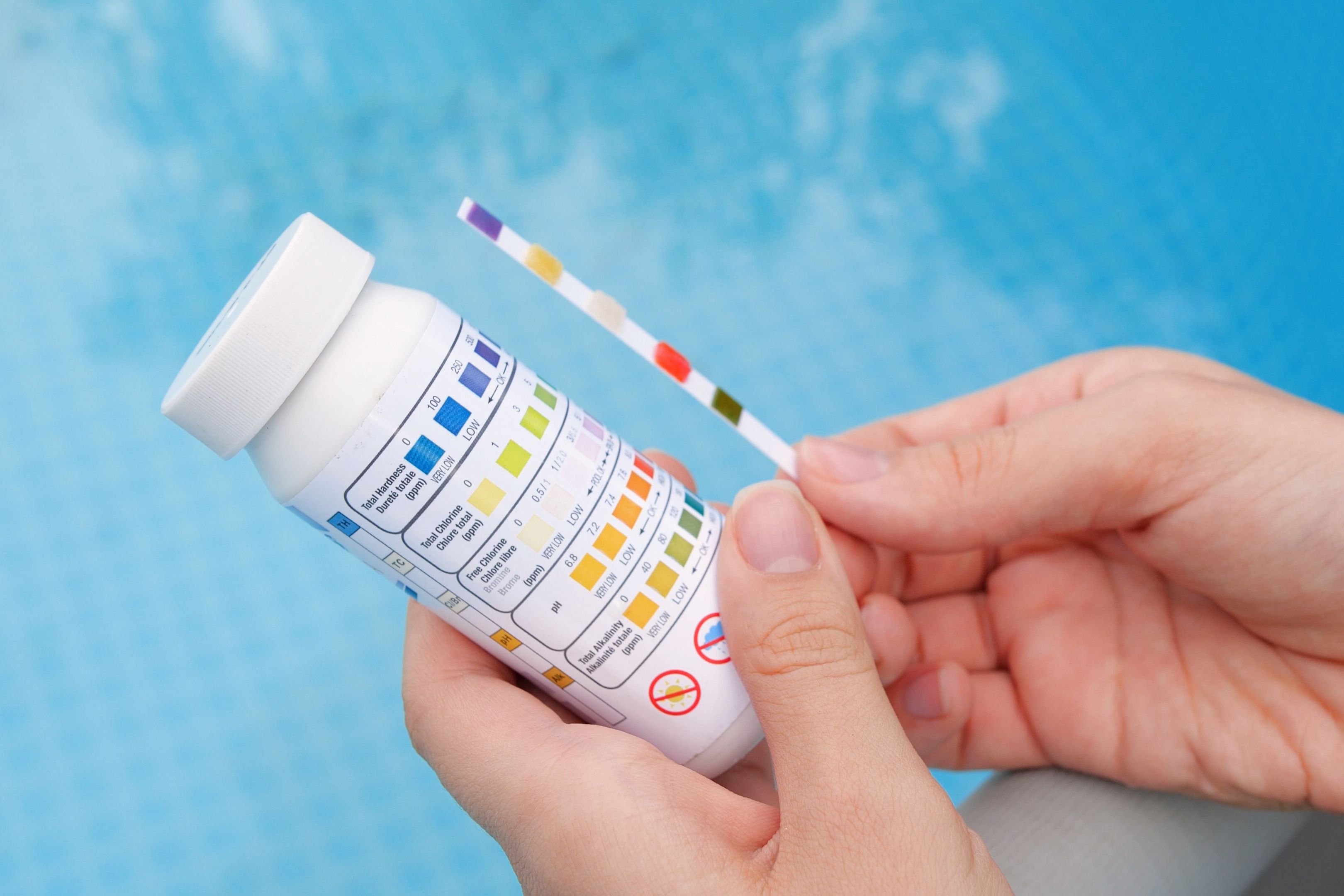 testing pool water