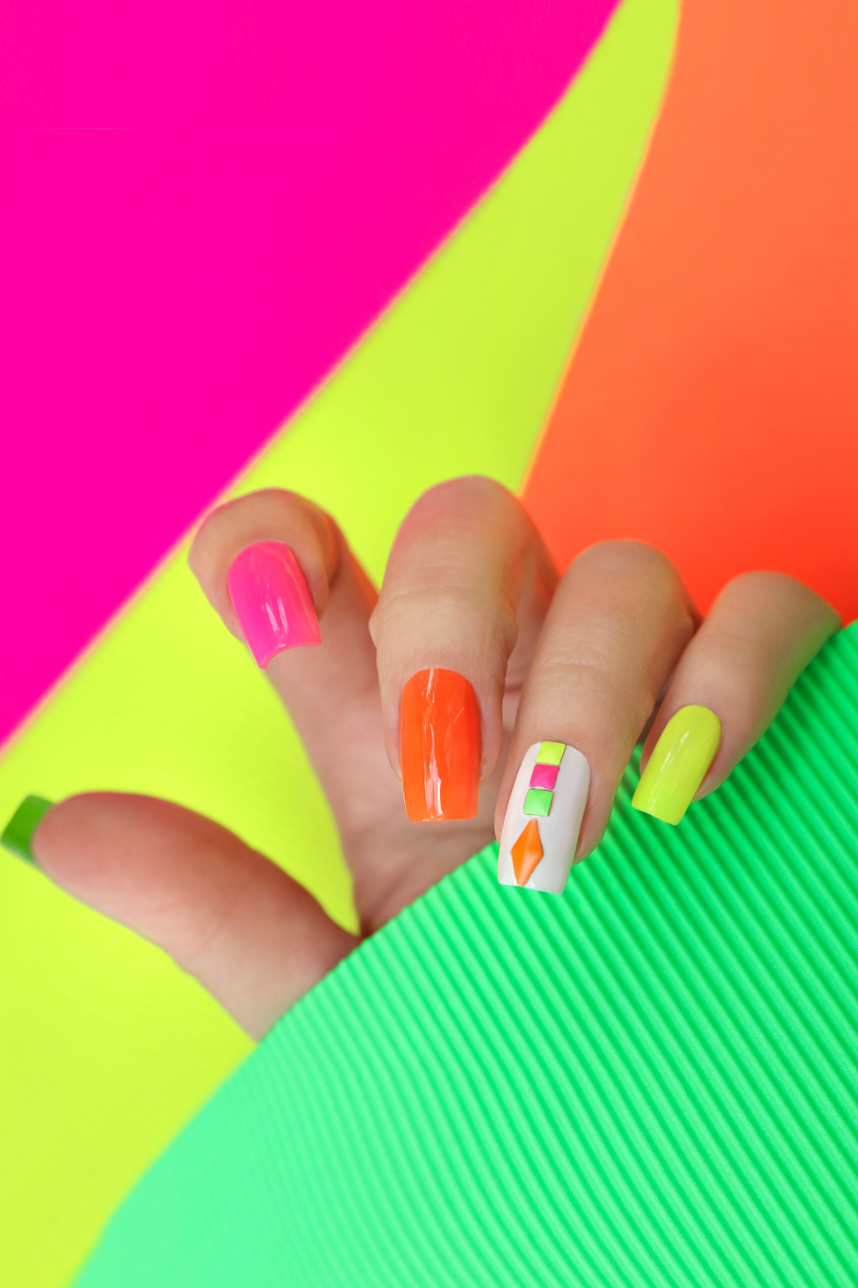 neon nail art