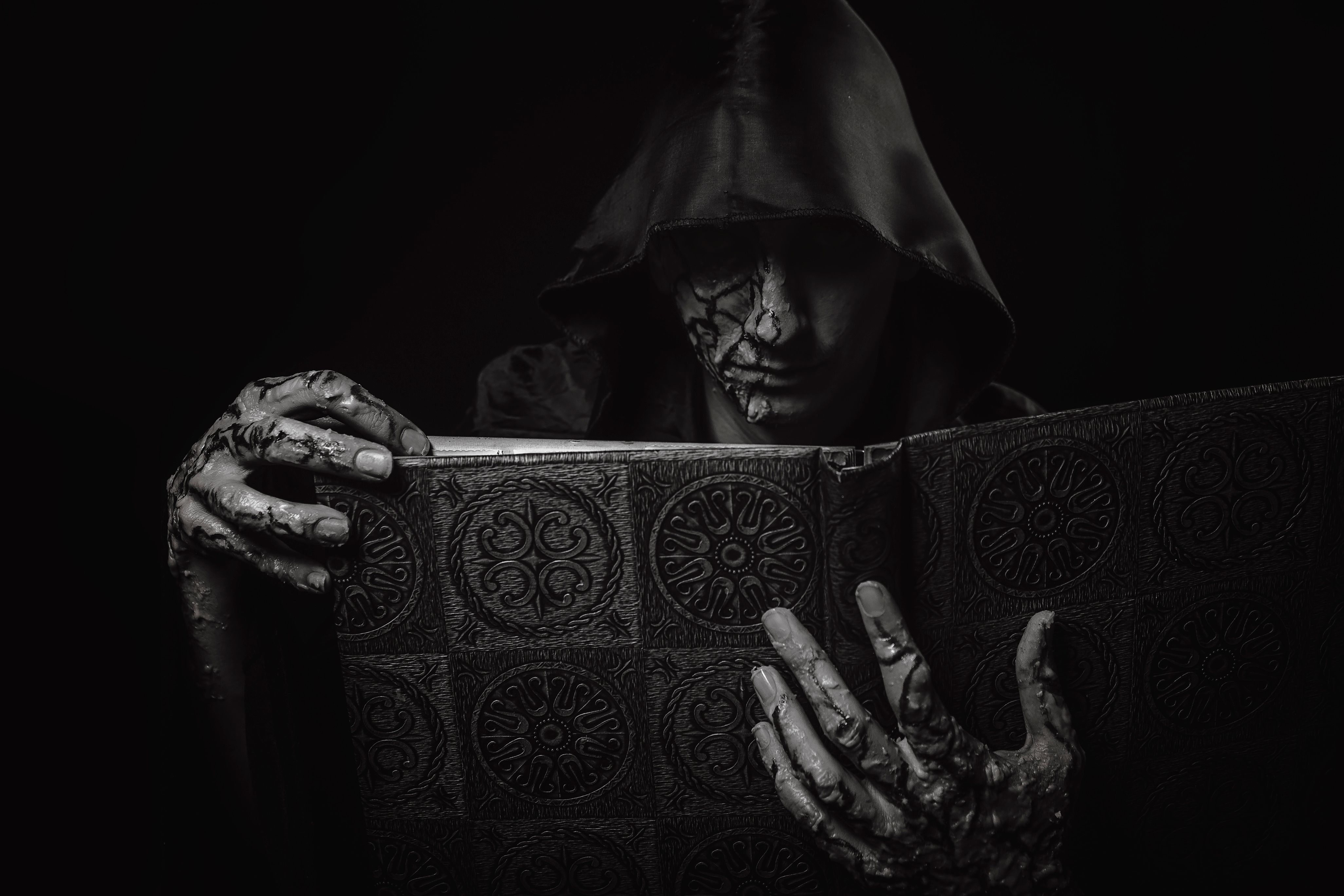 Dark warlock casting spells