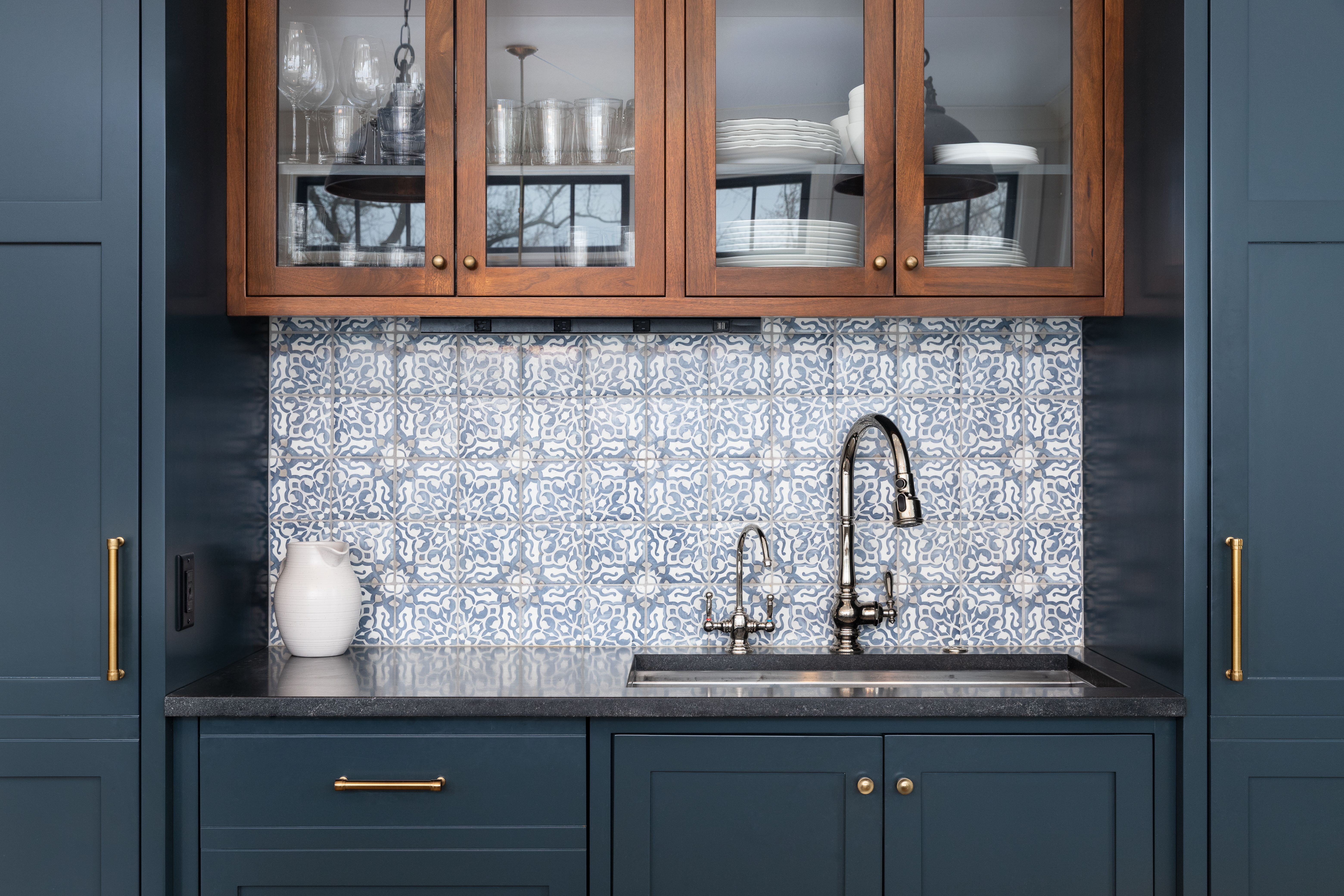 bold kitchen backsplash