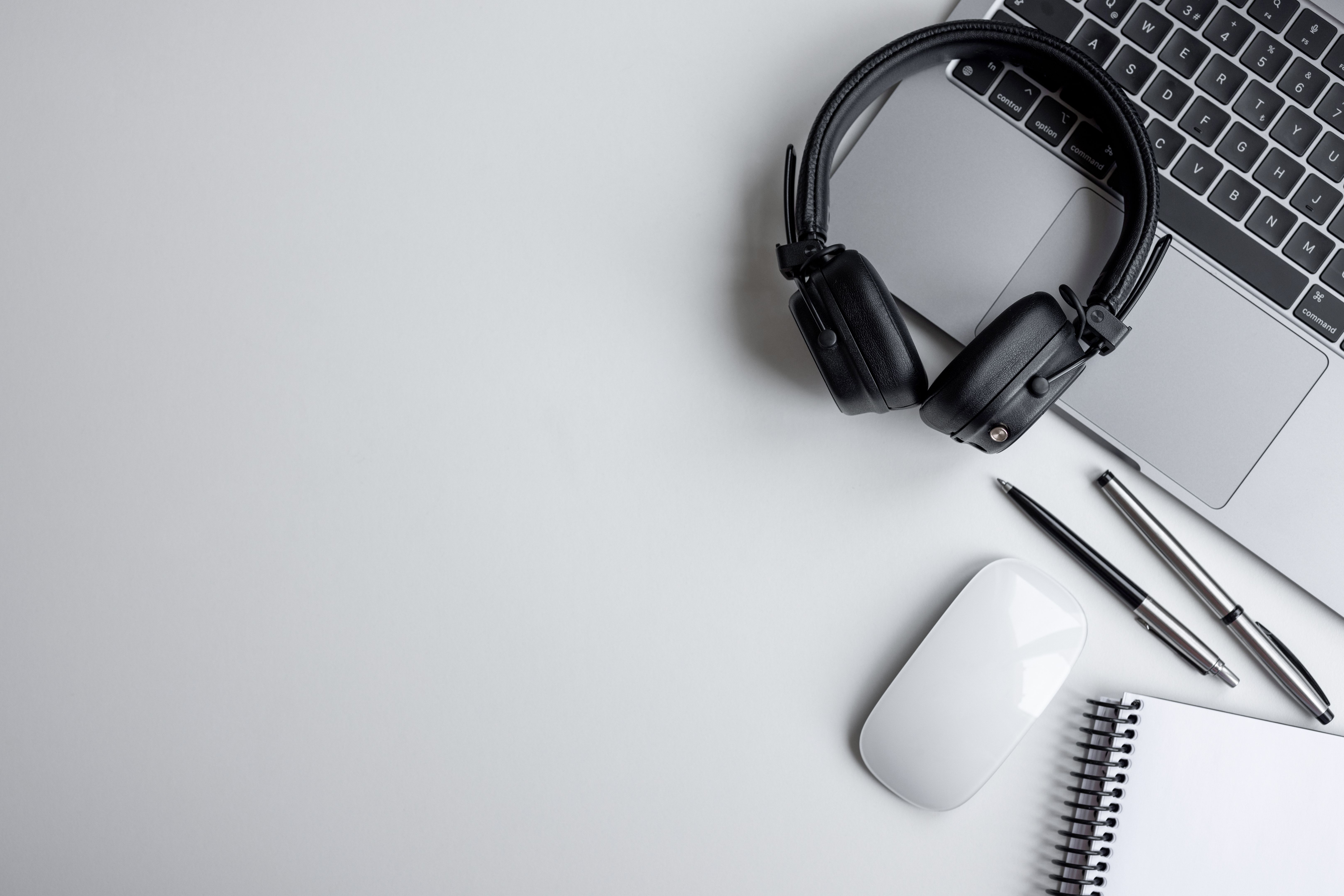 headphones keyboard mouse