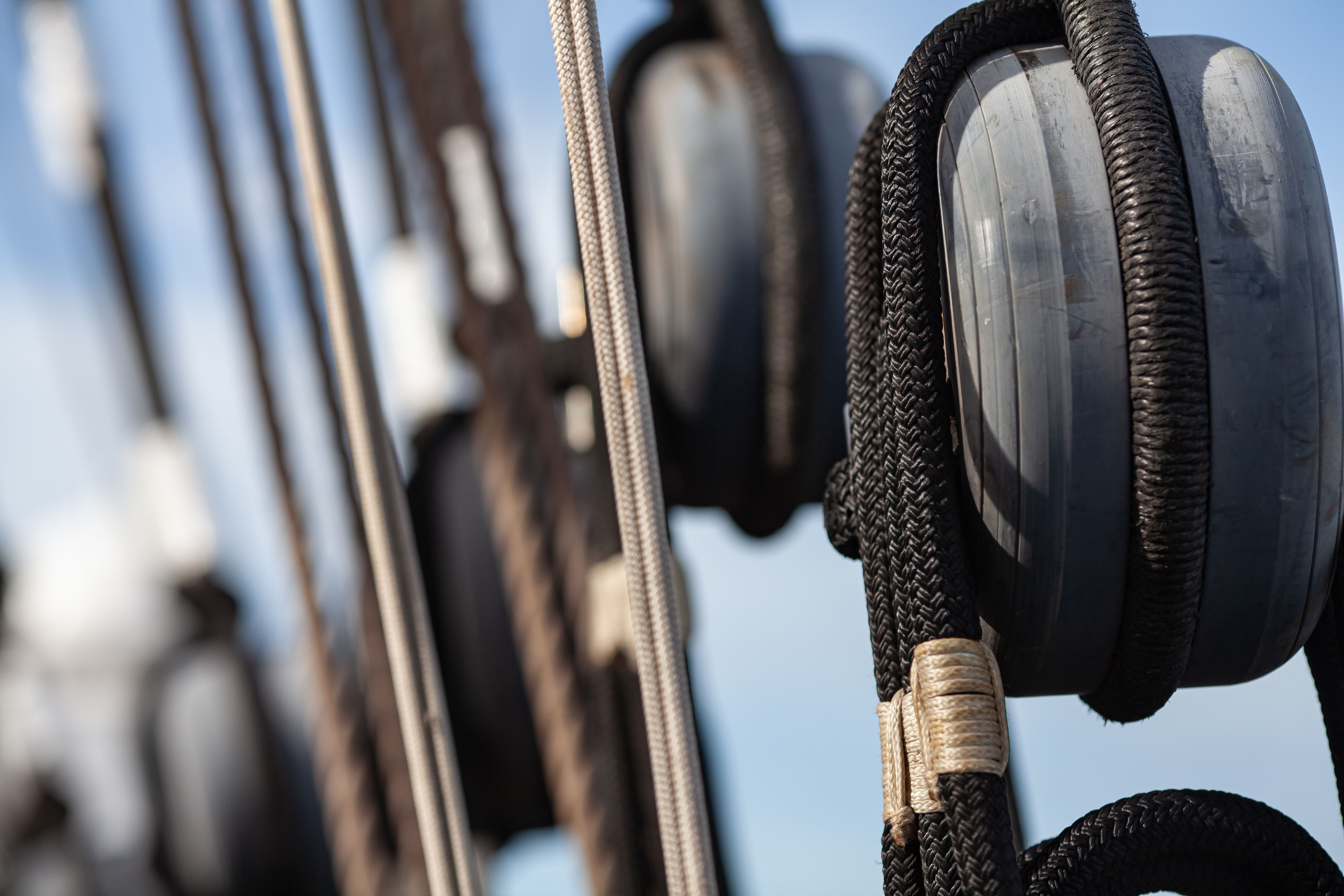 sailing boat water conditions