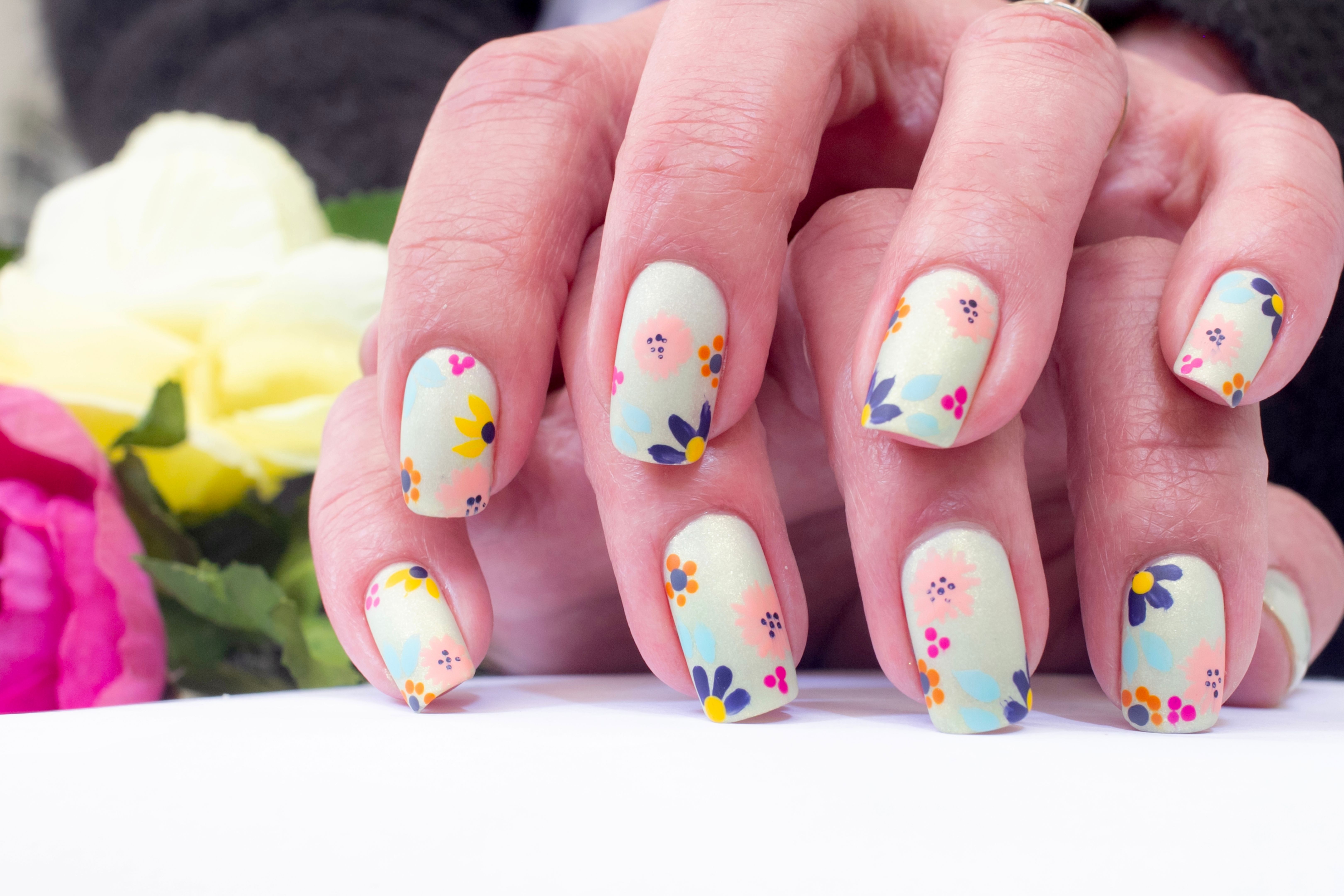 floral nail design