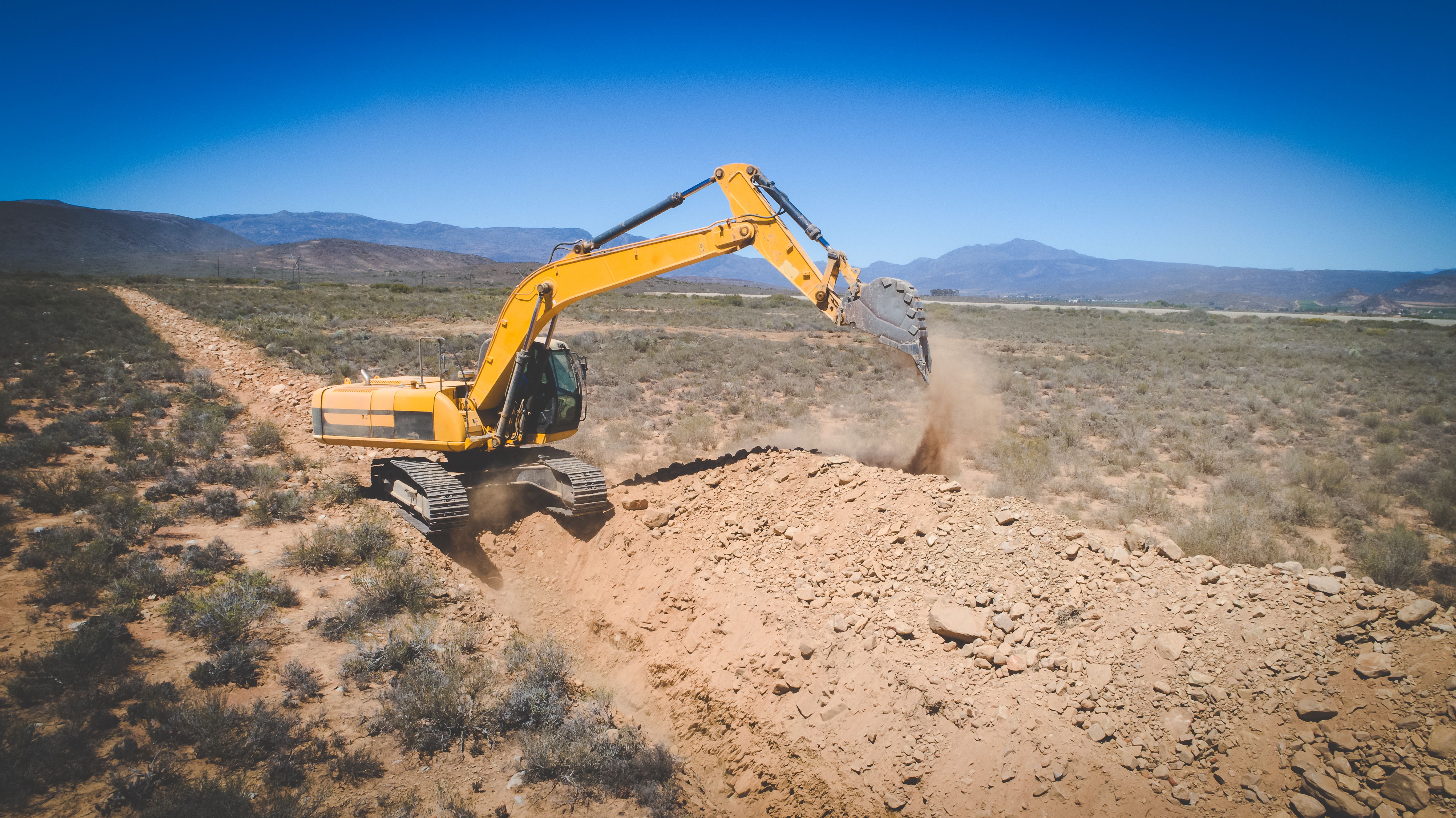 excavadora en acción