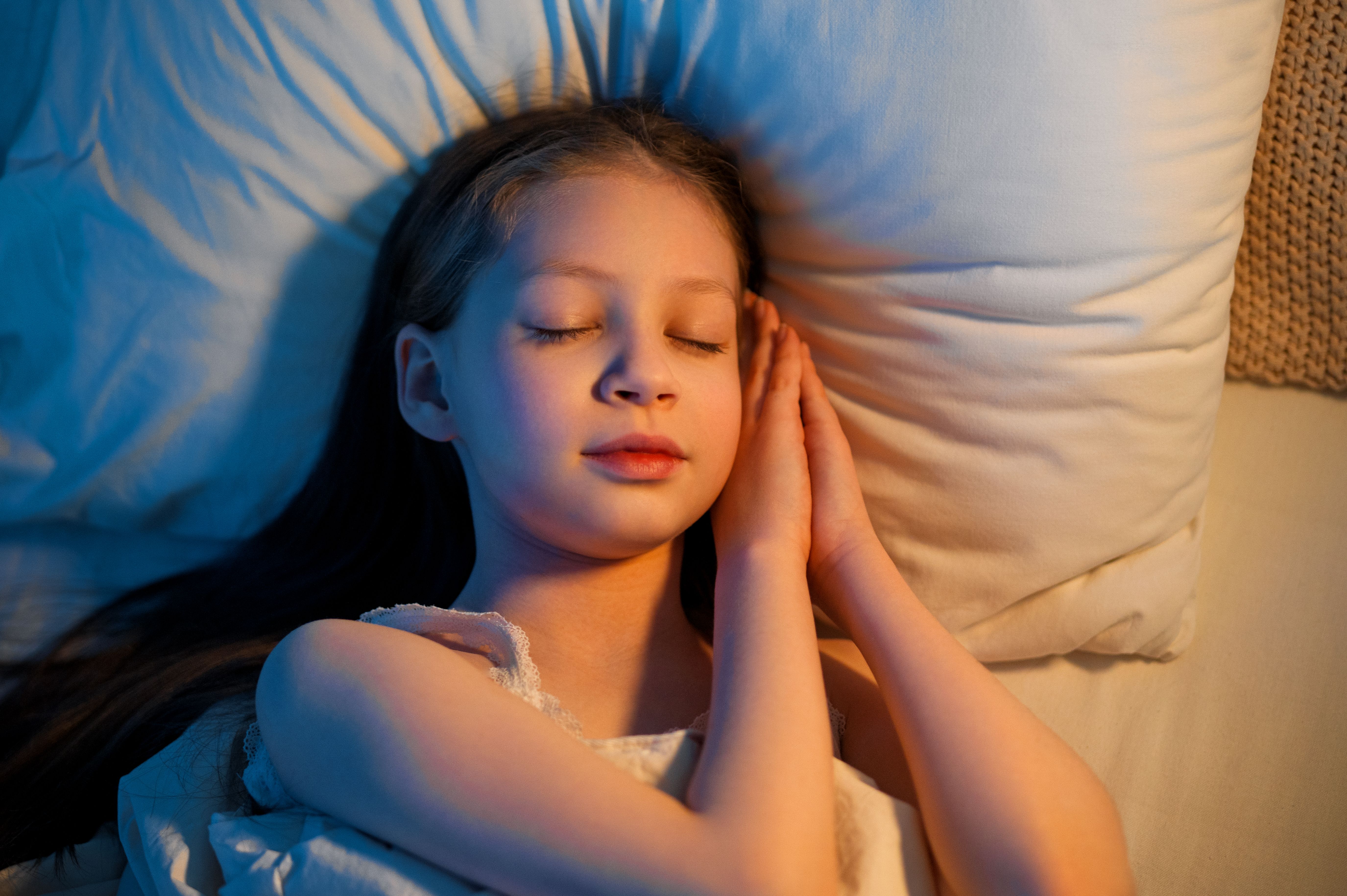 child is sleeping in the bed