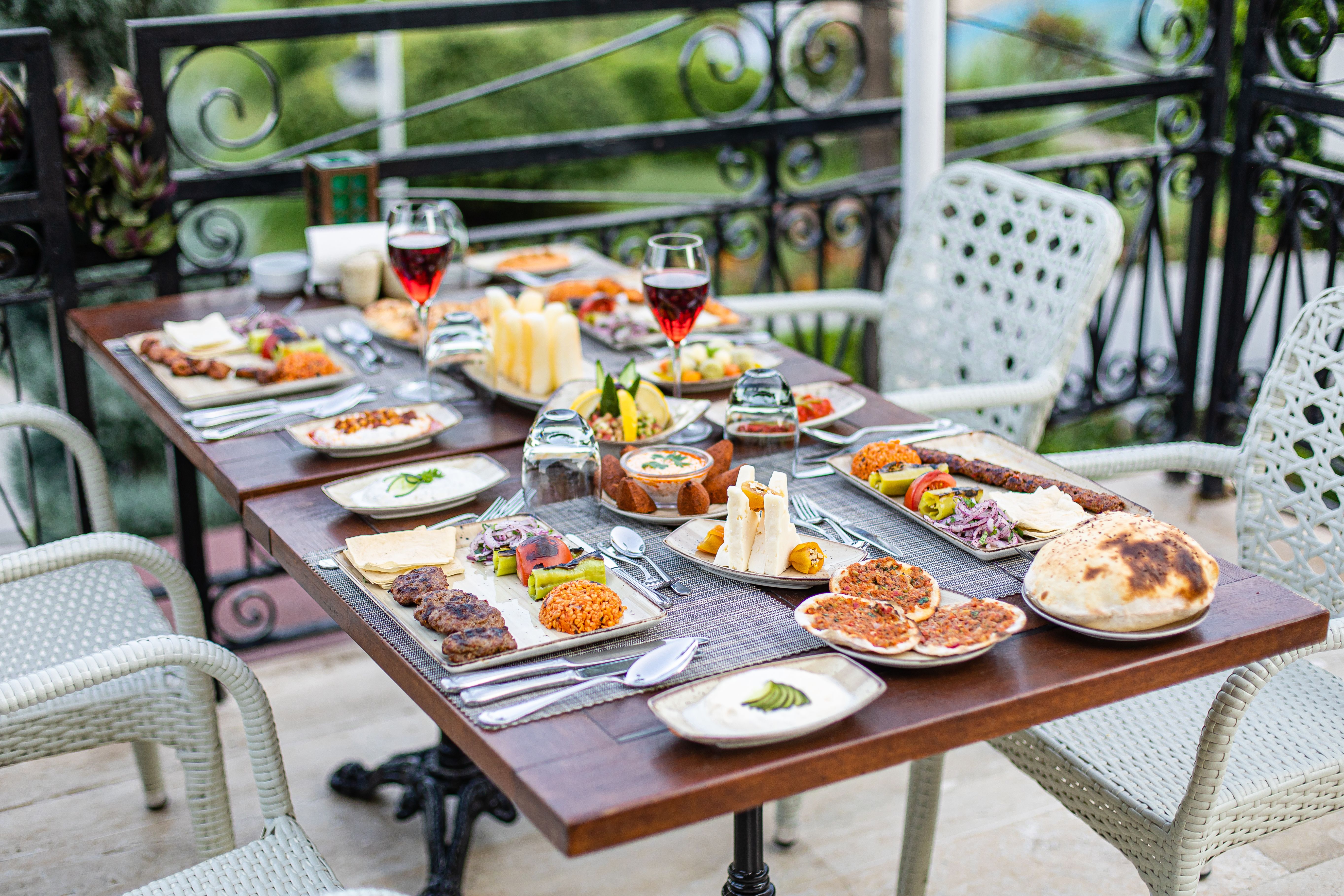 meze table setting