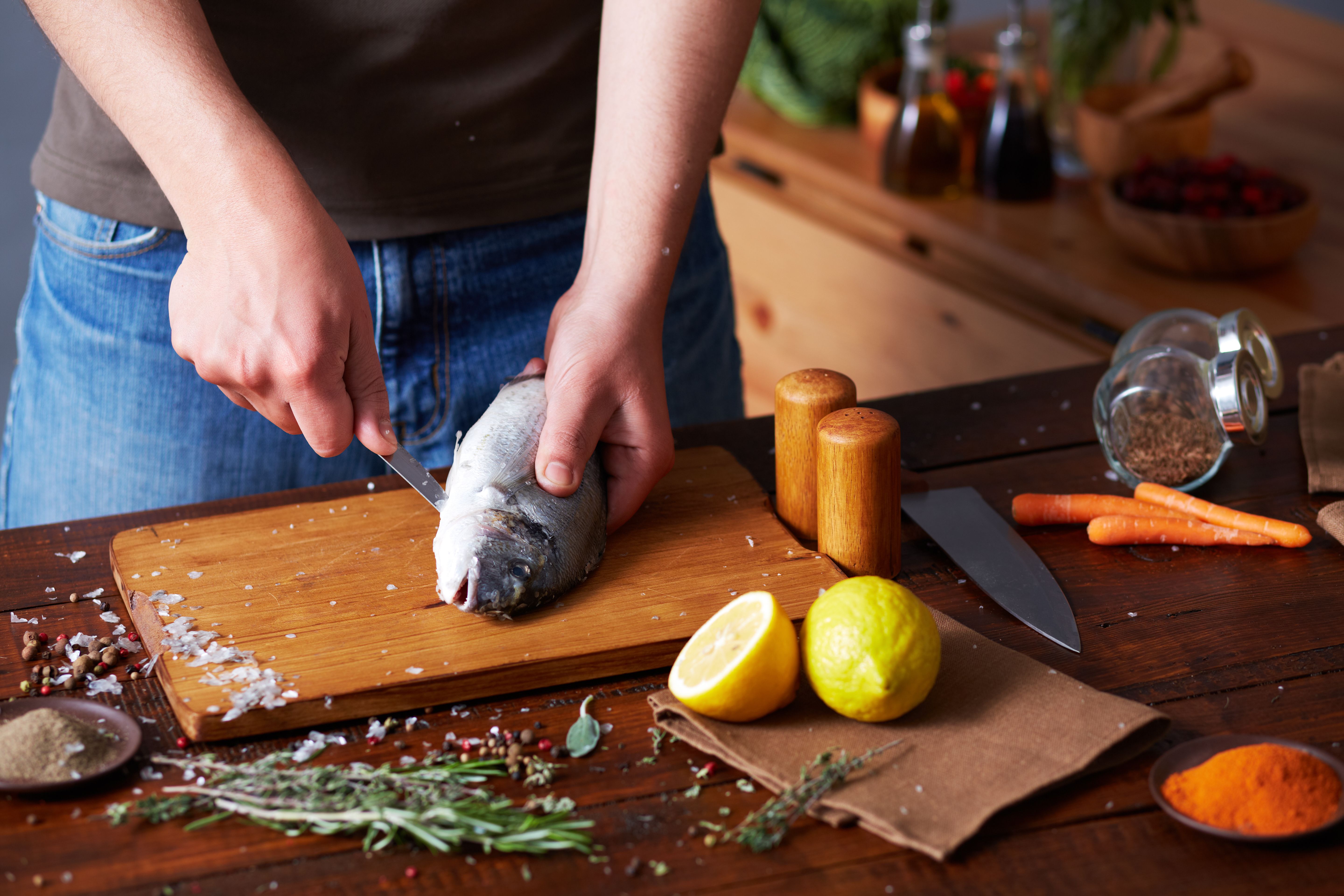cleaning fish