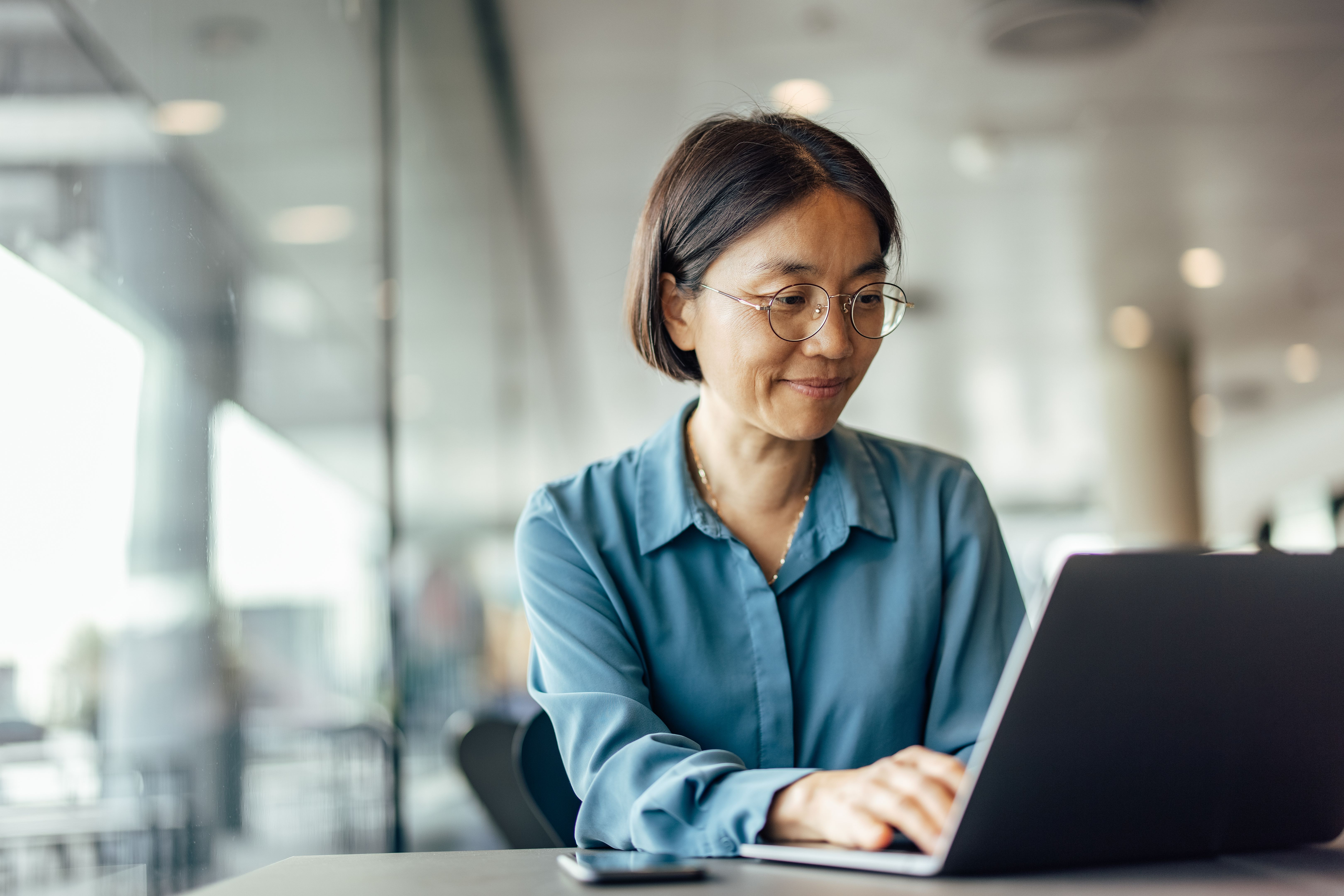 woman working laptop