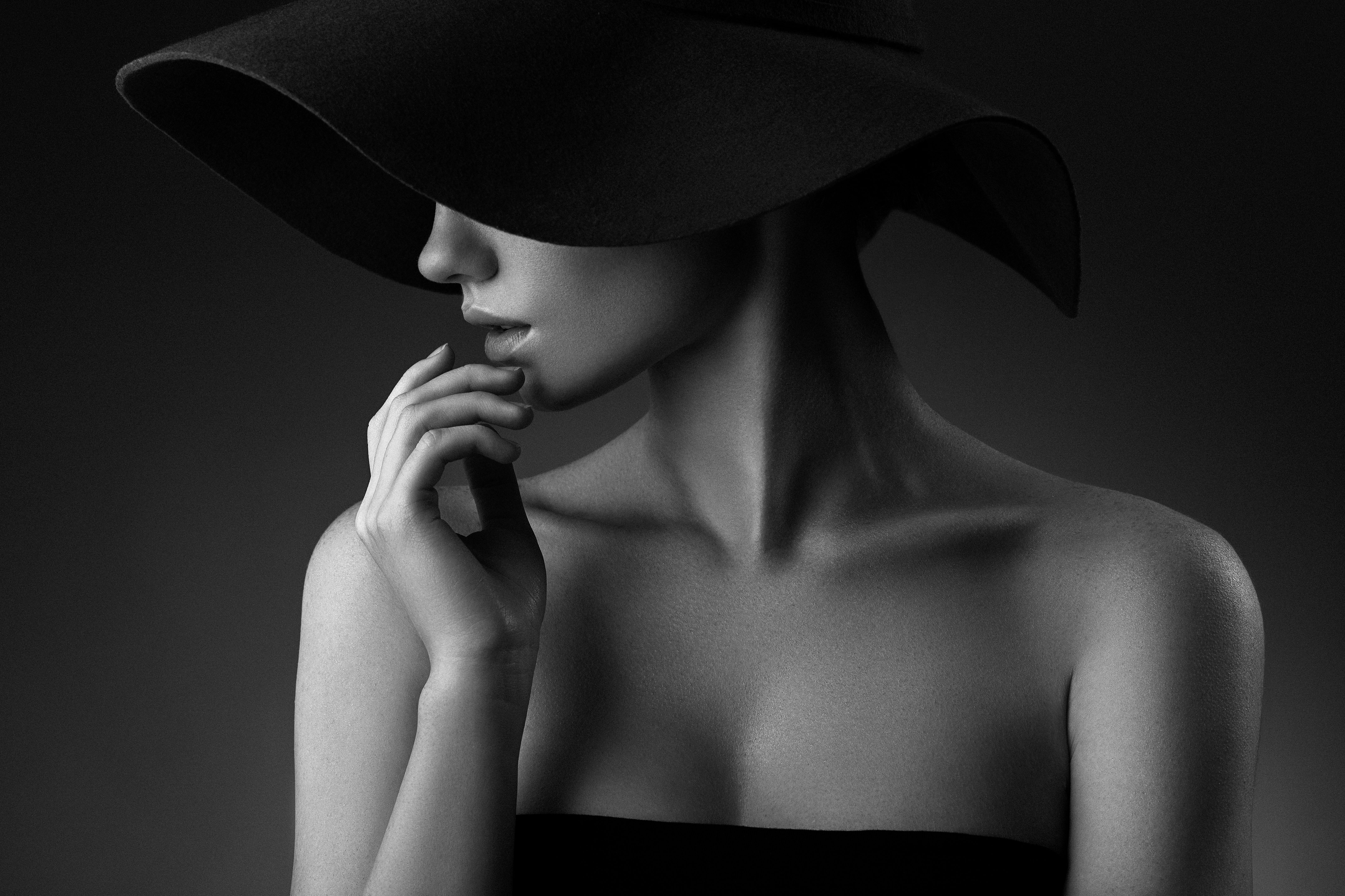 Beautiful woman wearing hat in retro style