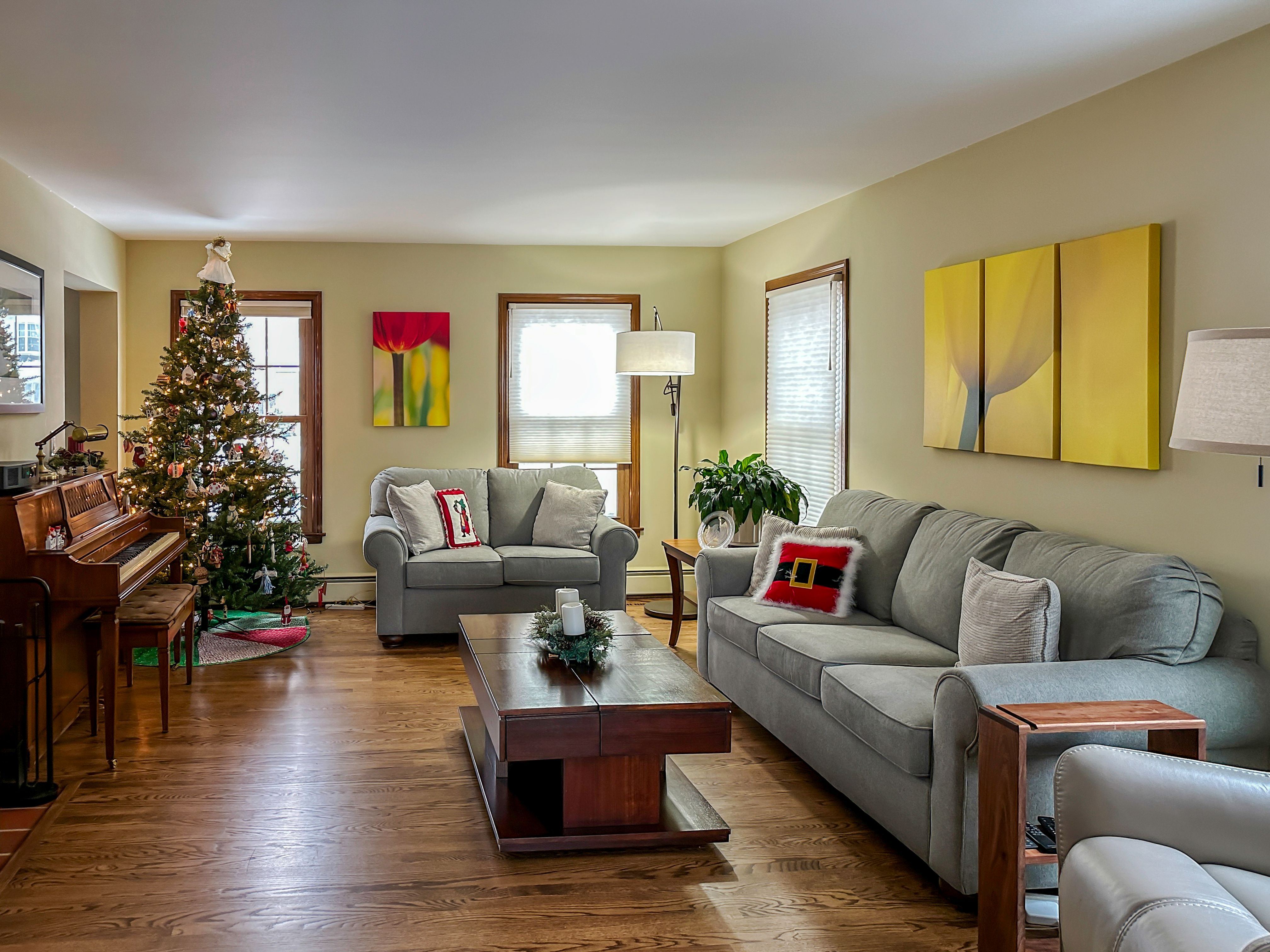 seasonal decor living room